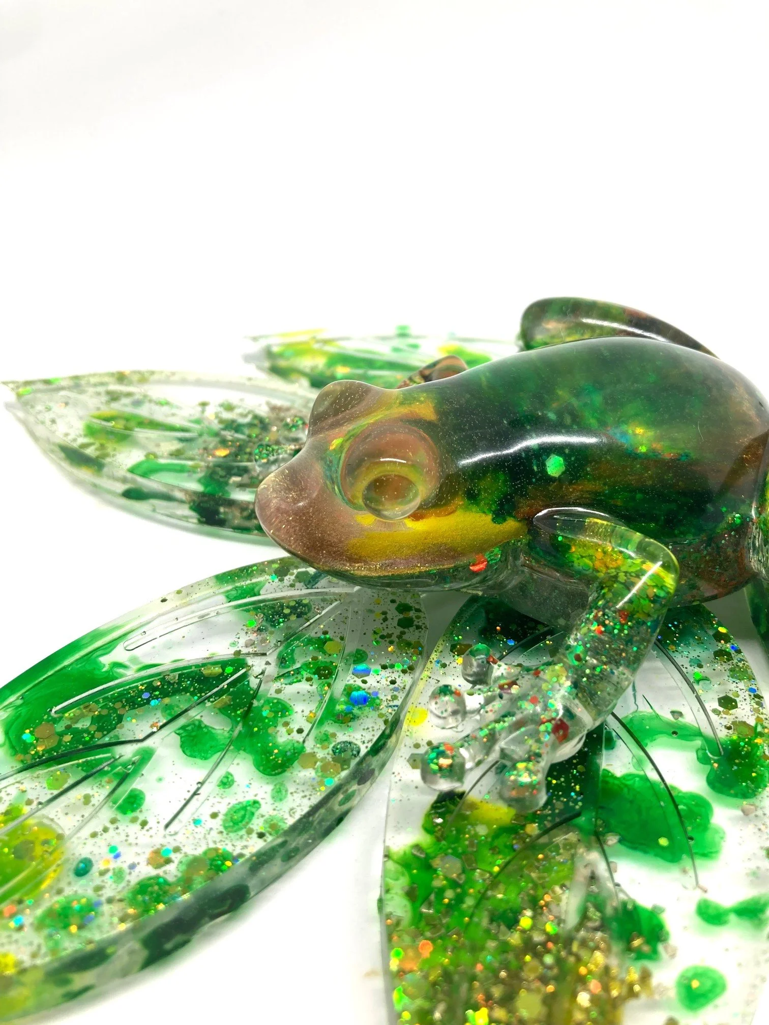 Resin Figurine_Golden Rainbow Frog on Leaf_Side Eye.jpg