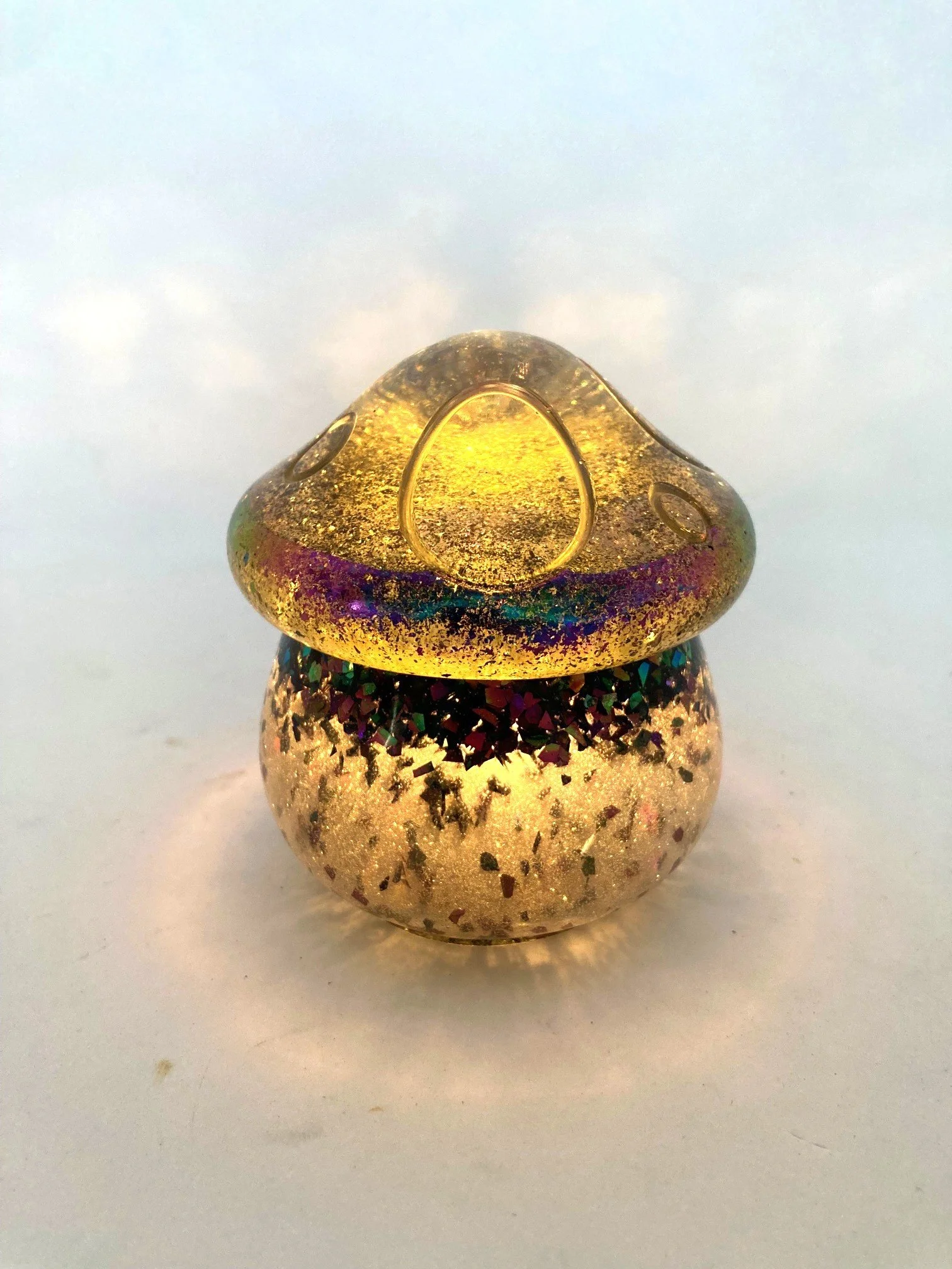 Magic Mushroom Glow Jar: Catch22 with Golden Lid