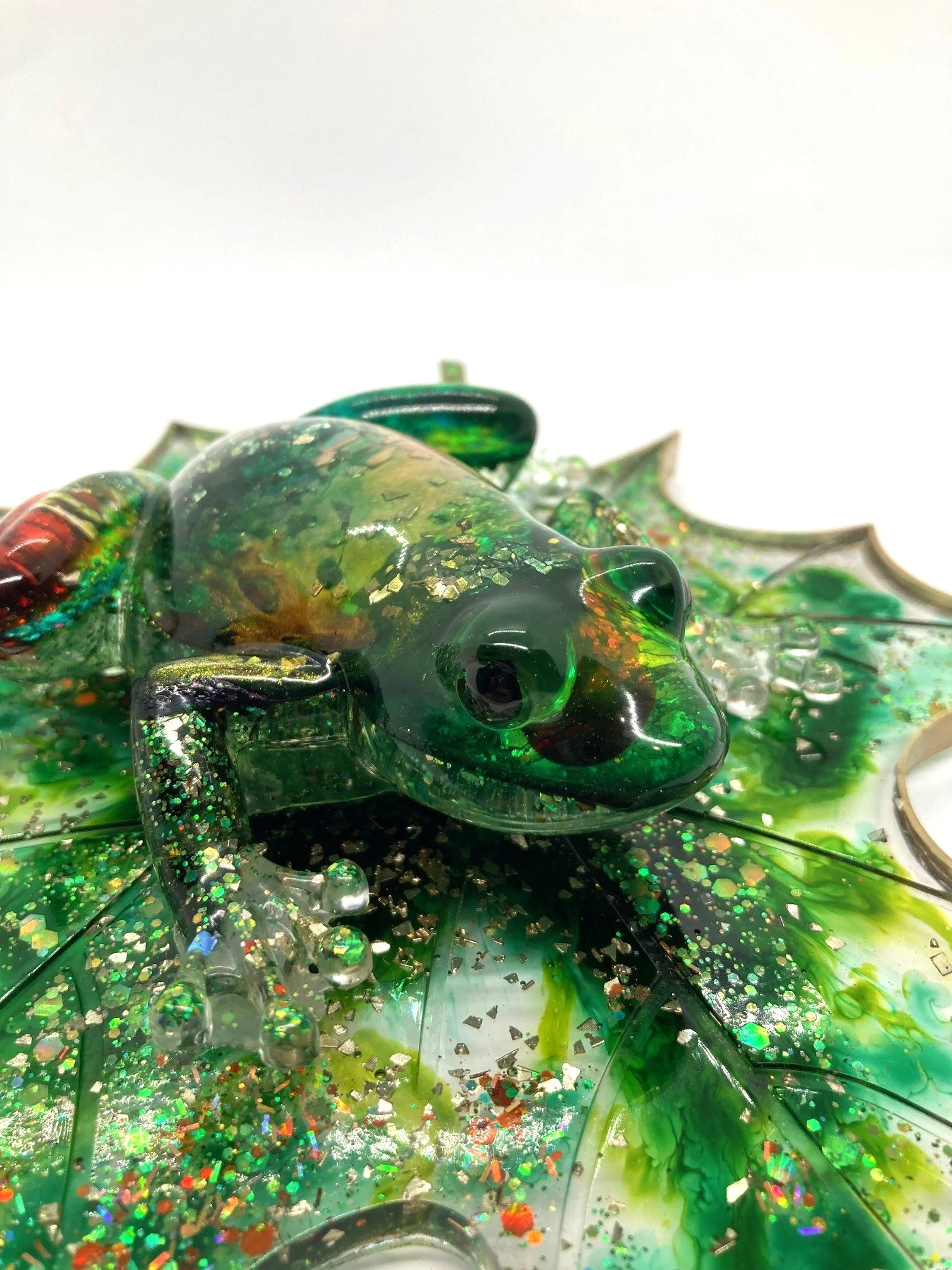 Resin Figurine_Rose Golden Frog on Leaf_SideEye.jpg