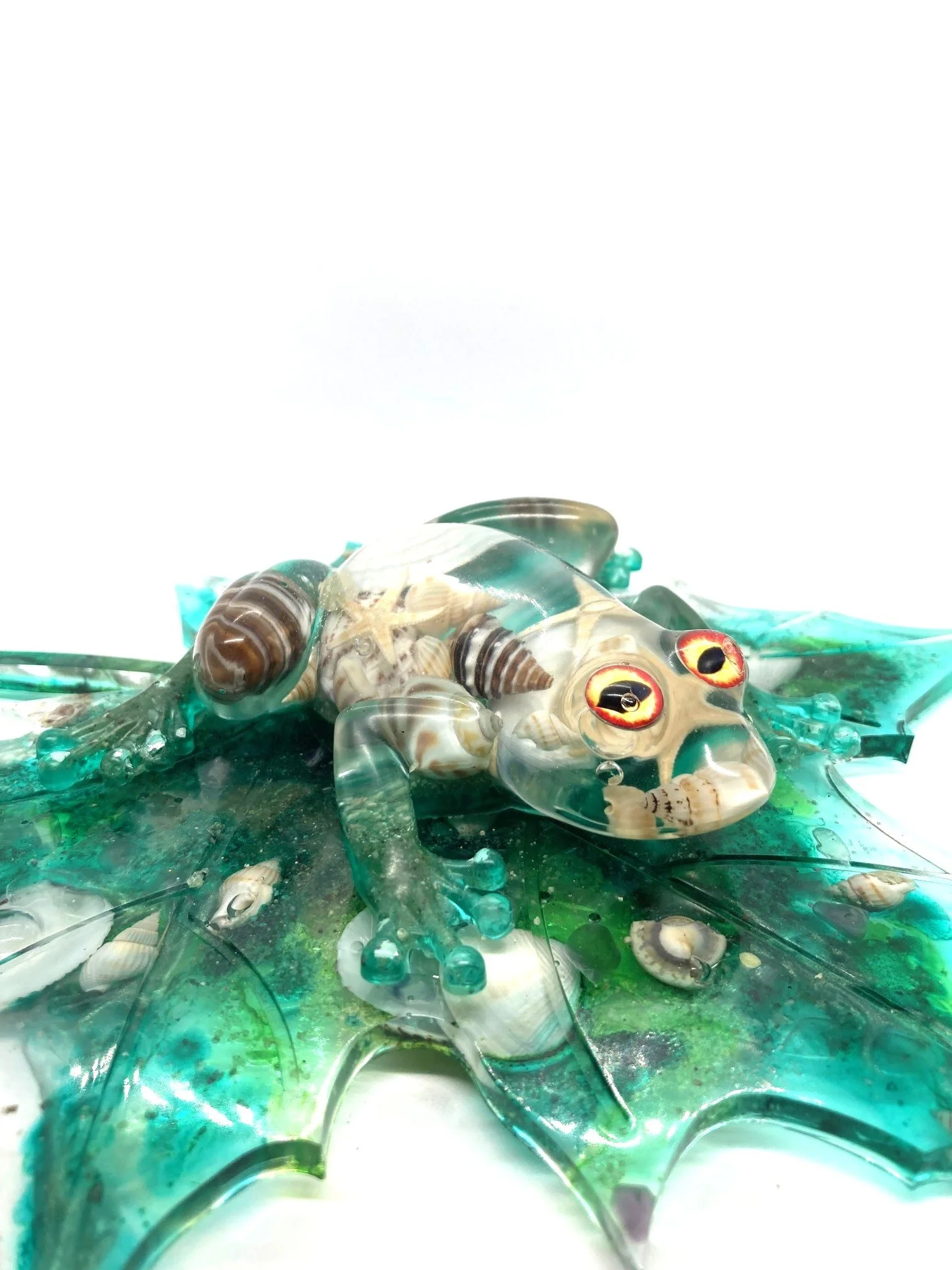 Resin Figurine Shell Yeah Frog on Leaf_Side Eye.jpg