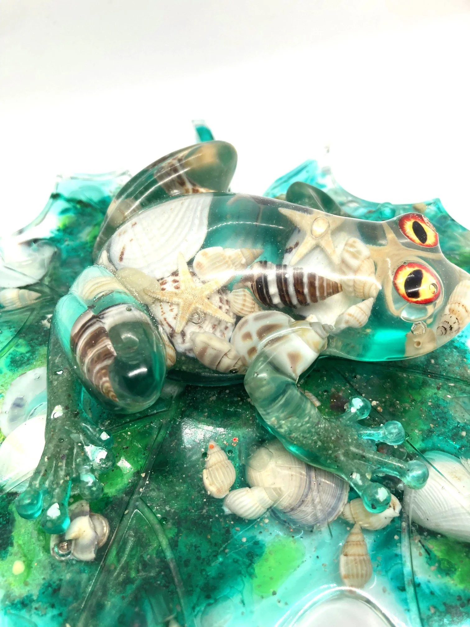 Resin Figurine Shell Yeah Frog on Leaf_SideView.jpg