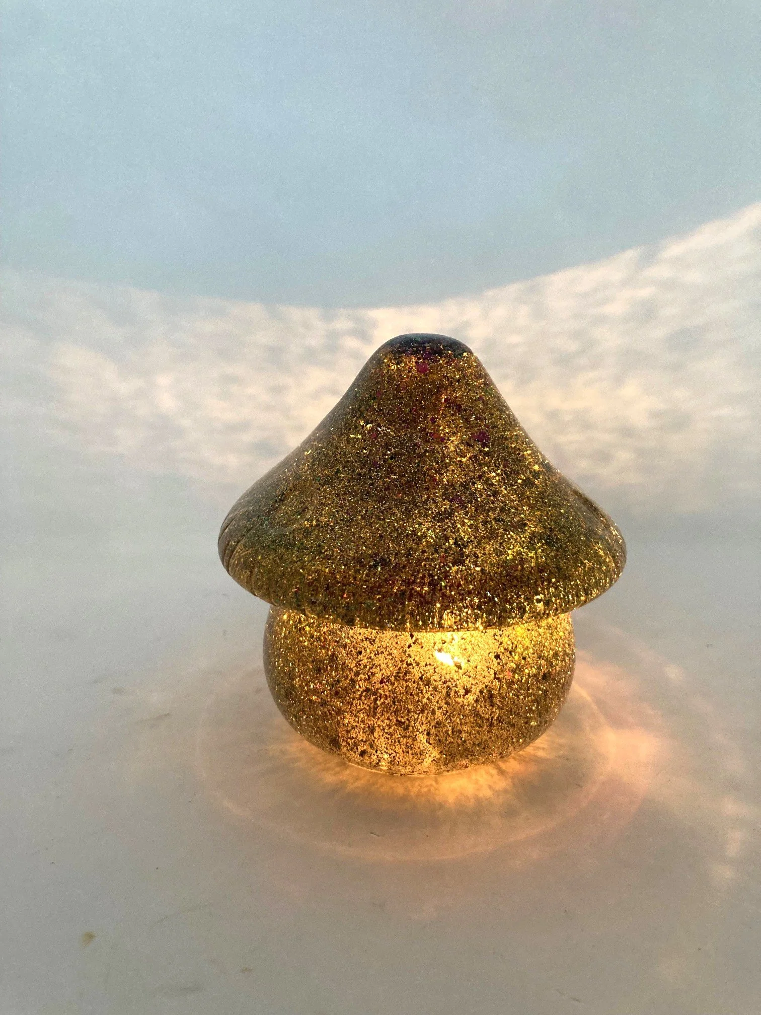 ResinDecor_LargeTopMushroomJar_SolidMetallicGoldPurple_LitUp - Copy.jpg