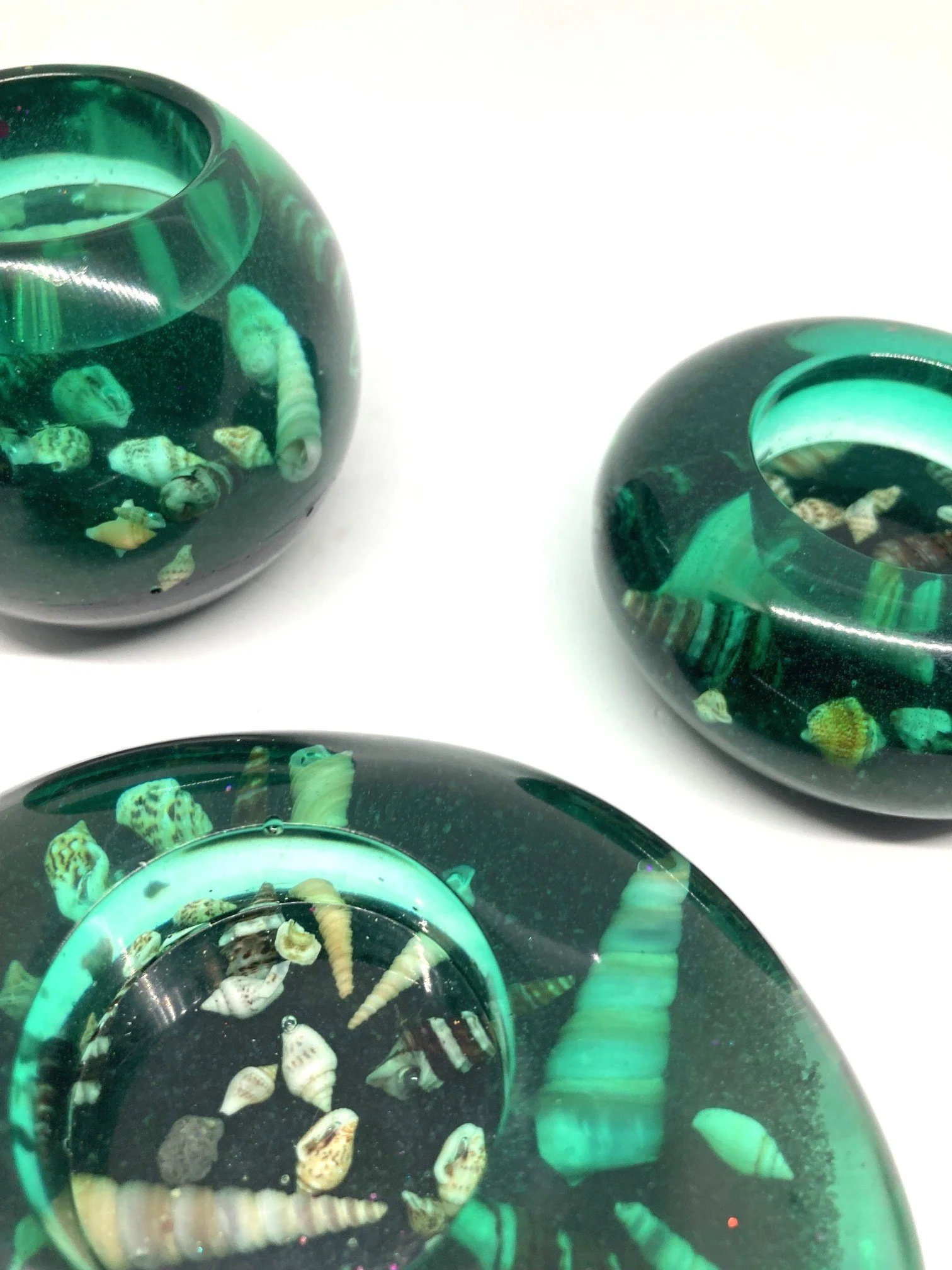 Large Resin Votive_Polished Stones_BlackSand_TurquoiseWithSeaShells_TopView.jpg