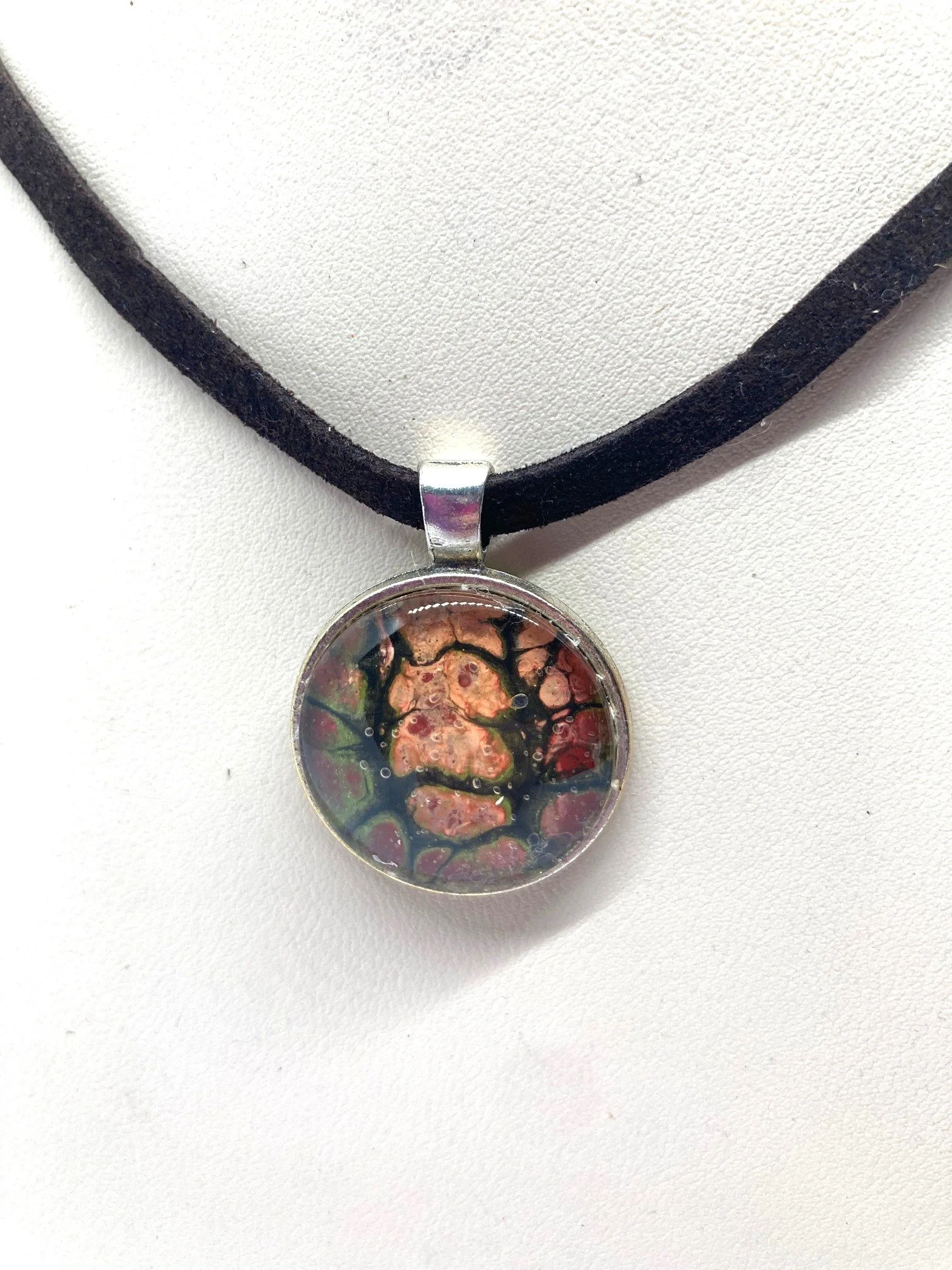 AcrylicPourNecklace_RoundBezel_Cord_PeachGrnRedChasm_CloseUp.jpg
