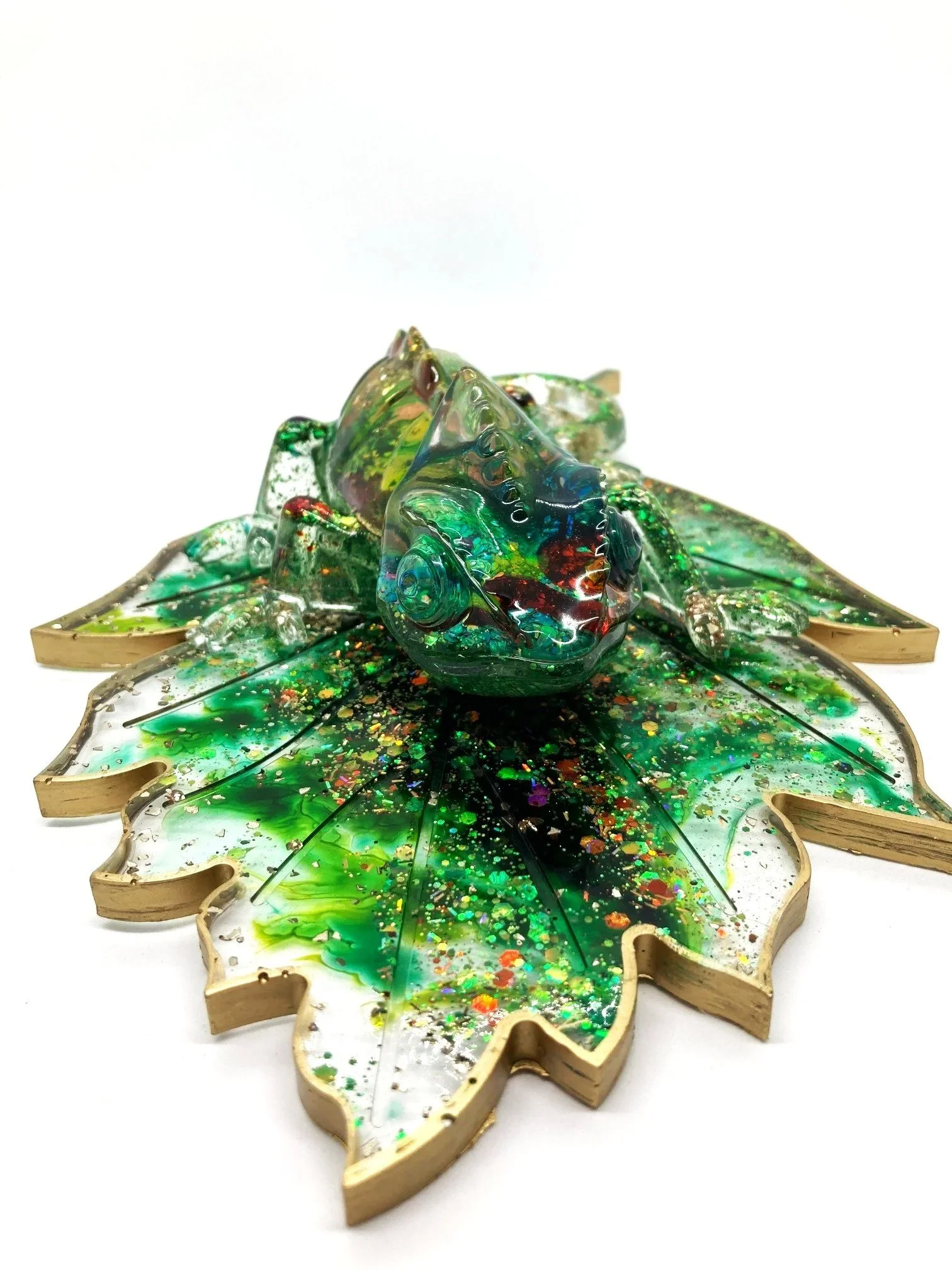 Resin+Figurine_Rose+Golden+Chameleon+on+Leaf_Front.jpg