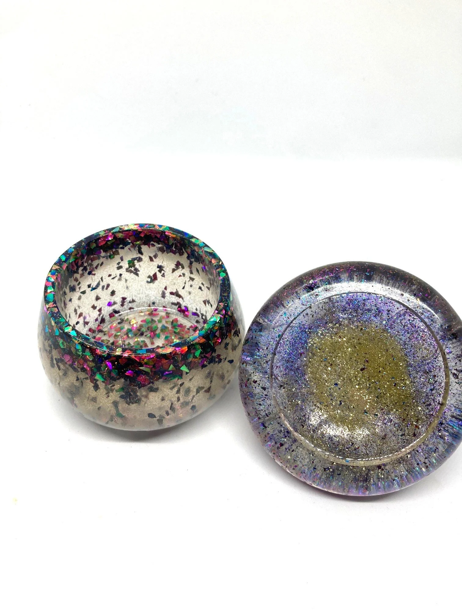 ResinDecor_MediumMushroomJar_Catch22 withGoldLidSeparated.jpg