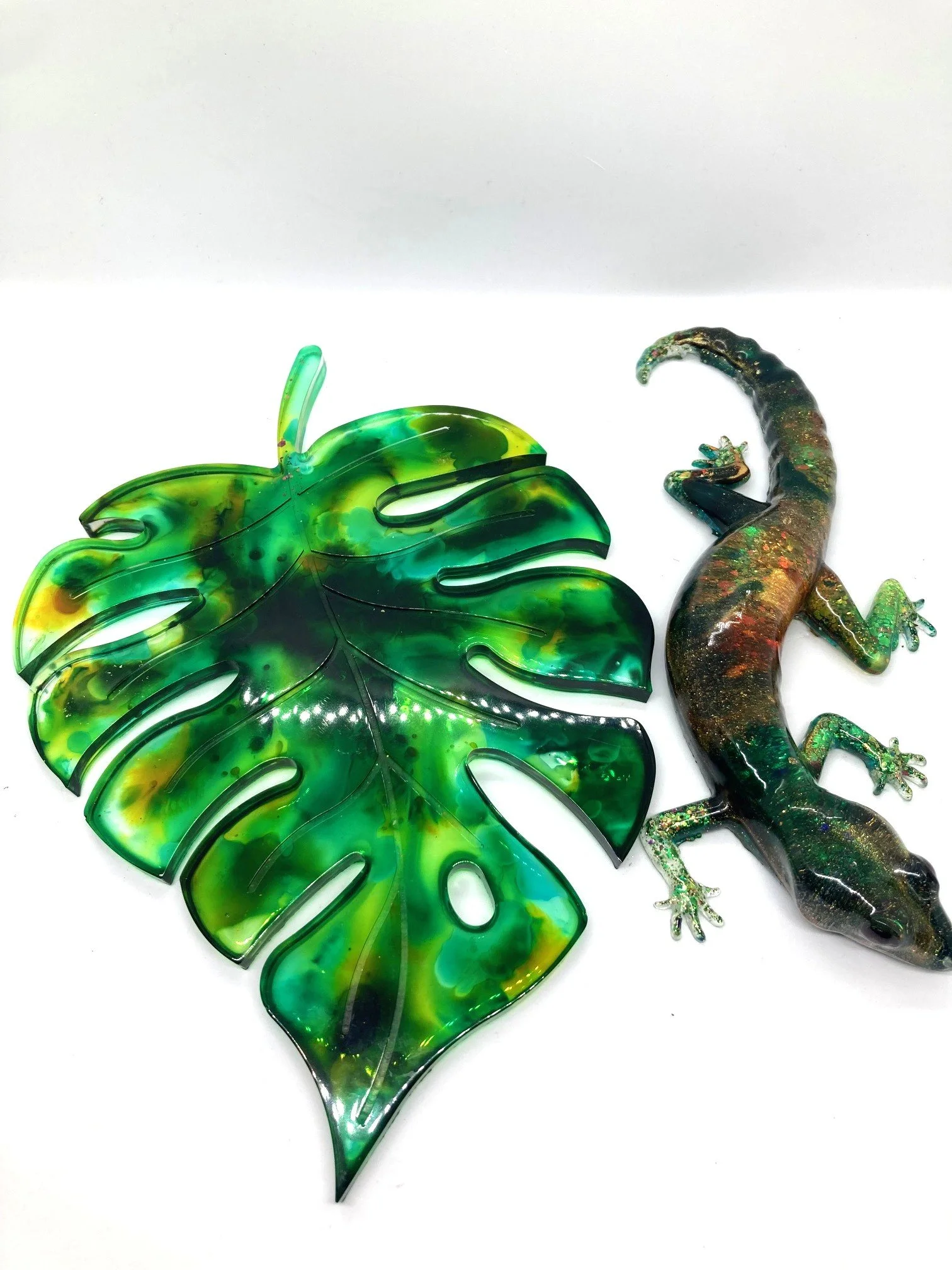 Resin Figurine_Fall Hues Salamander on Leaf_Separated.jpg