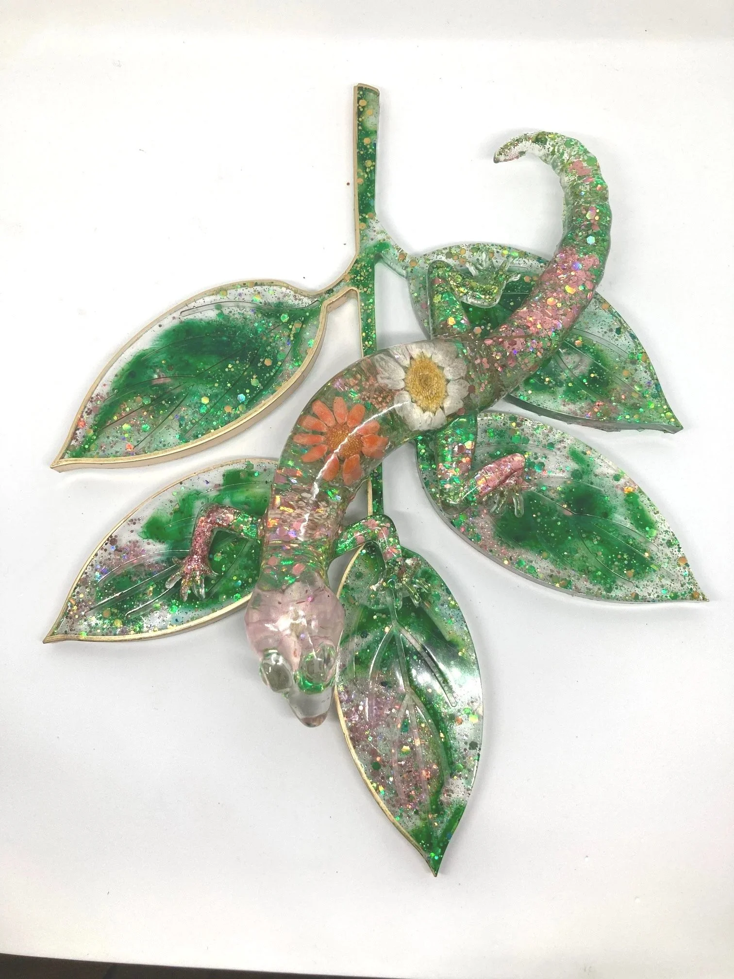 Resin+Figurine_Flowered+PinkOrange+Salamander+on+Leaf_FromAbove.jpg