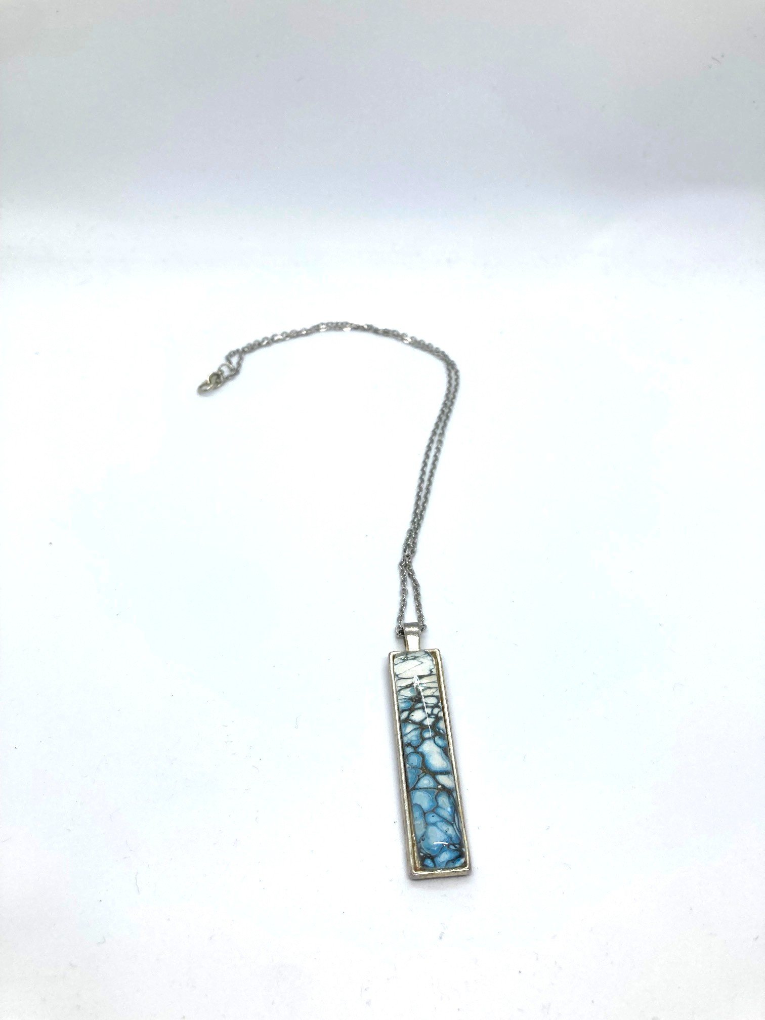 AcrylicPourNecklace_RectangleBezel_BlueandWhiteBubbles_LaidOut.jpg
