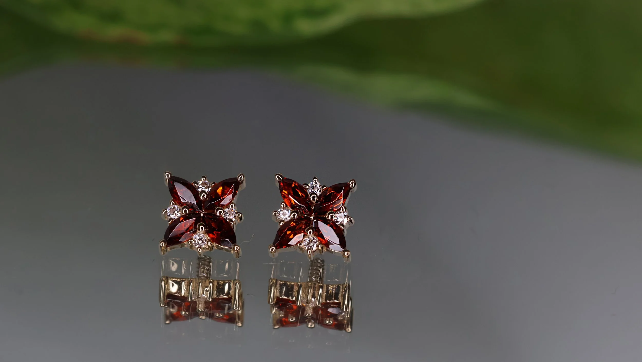 sam_minipleadesgarnet_2026-02-06.jpg