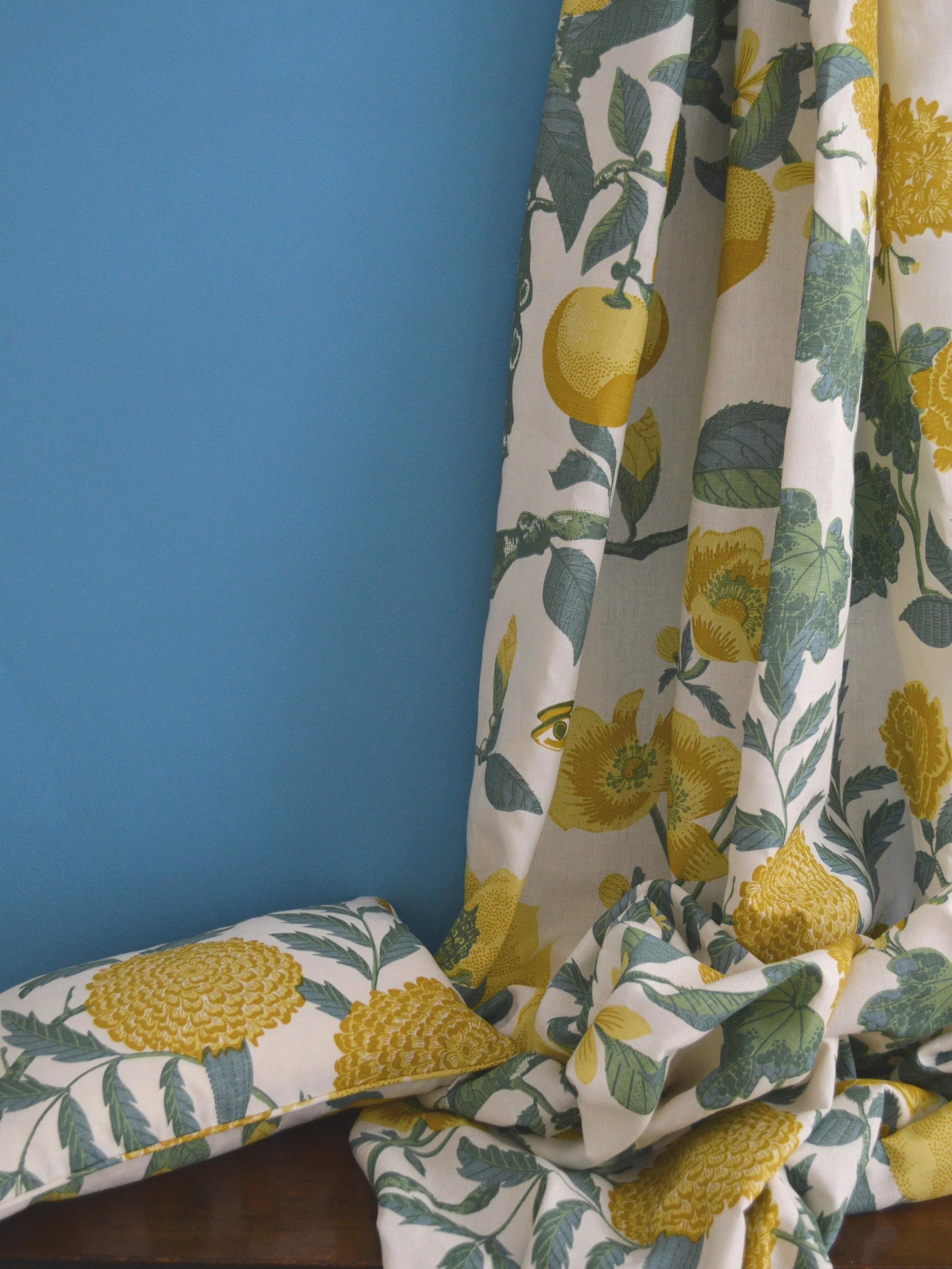 FANNY SHORTER MARGO IN LEMON LINEN FABRIC