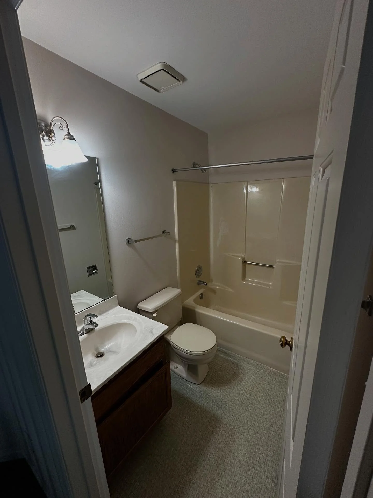 Quick sneak peek into this gorgeous little bathroom remodel&hellip;

Call now to get your free estimate!