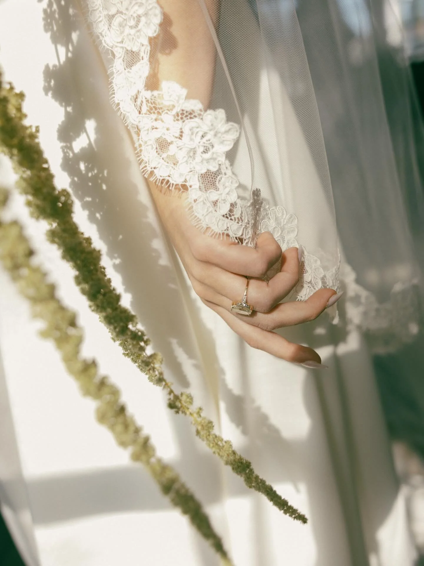 I&rsquo;m a suuucker for an artsy shot. How amazing is it to be able to capture how such a special day FEELS?! 🥹 Constantly in awe of photographers. 

@shanstclair