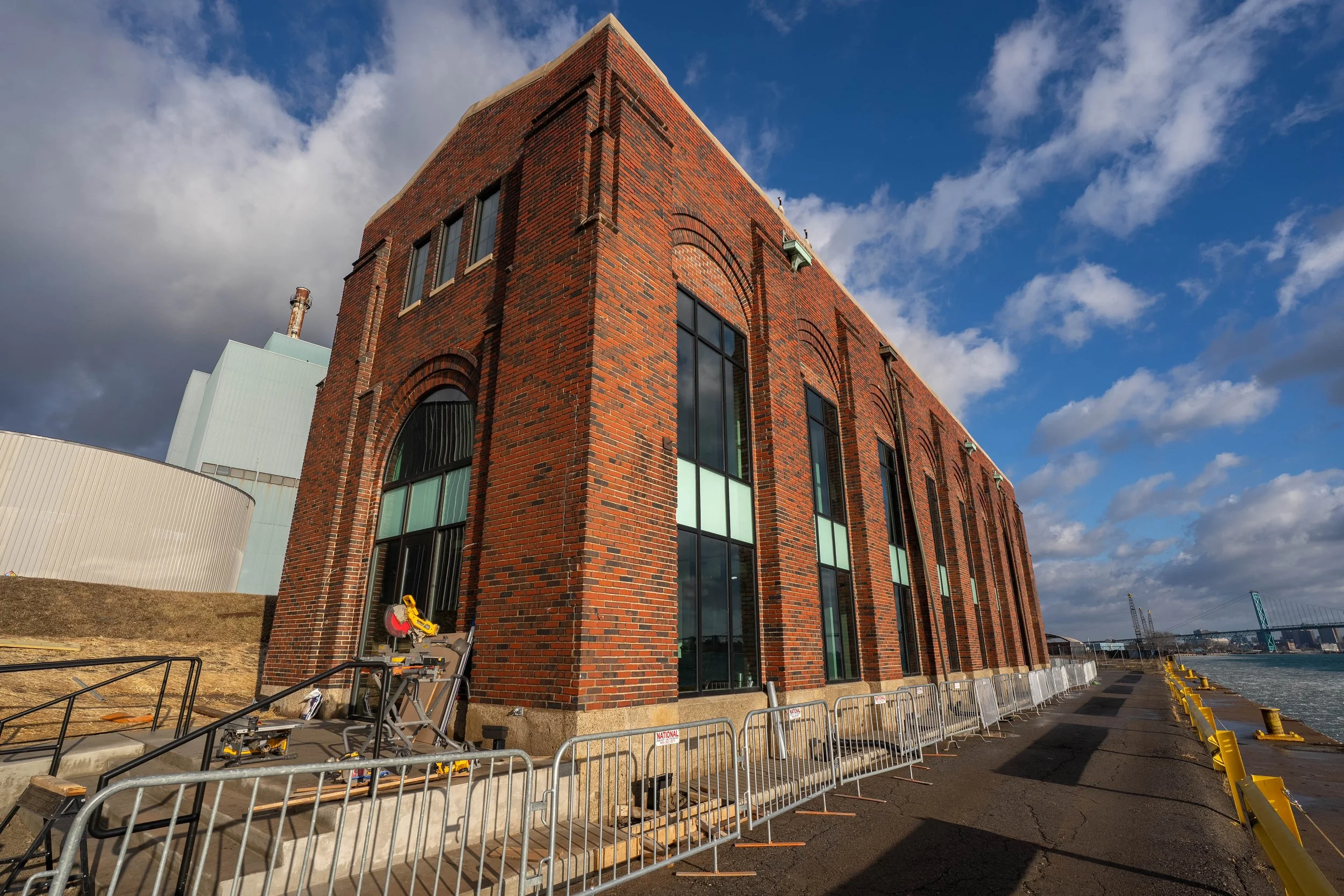 EXT_-JA109821.jpg