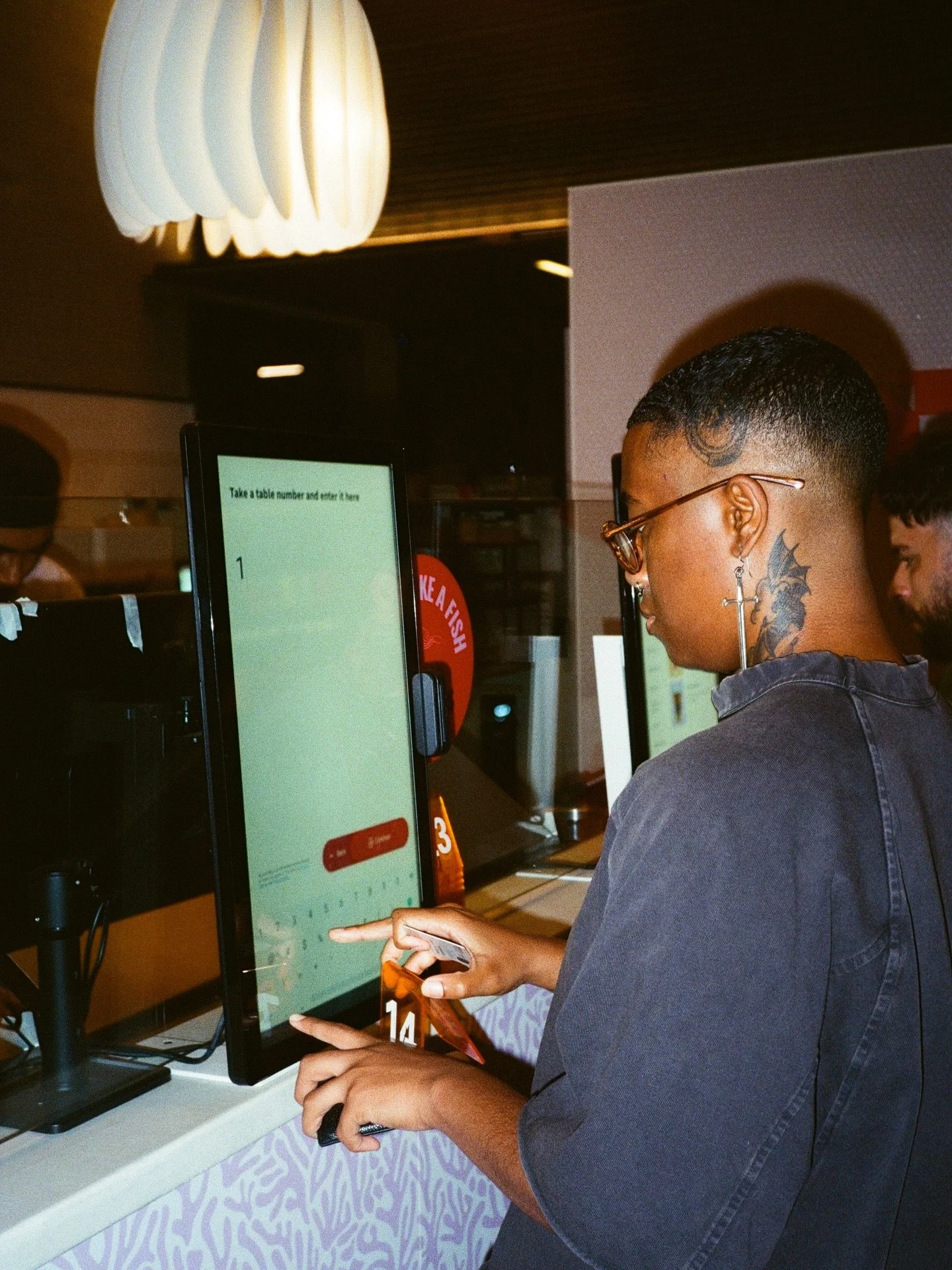 MINNOW AT NIGHT 👯&zwj;♀️😮&zwj;💨😮&zwj;💨 

Shot on film by Jay at our most recent collab night with @wilson.camera @suncliffespirits &amp; @moxiecoffeeco 

Should we plan another one??