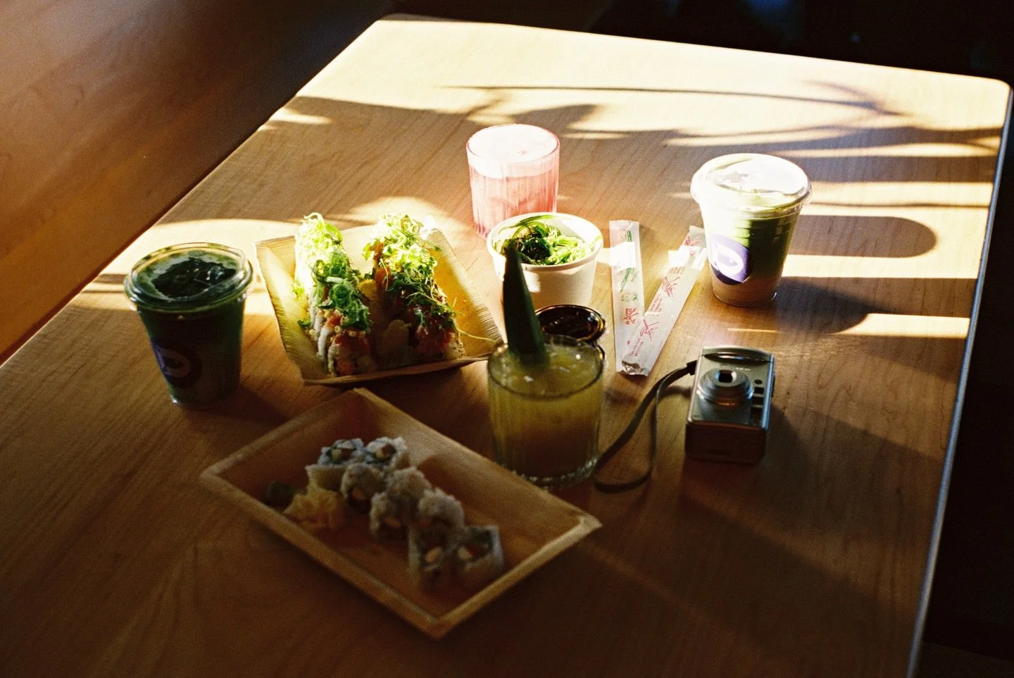 OUR LAST MINUTE DREAM GIFT (for all of you slackers out there): 
➰ An @eatminnow giftcard (duh!) for every $50 we will give you $10 ❤️ 
➰ A film + dev disposable camera from @wilson.camera 
➰ A local bottle of wine from @monsoonmrkt 
➰ Truly anything