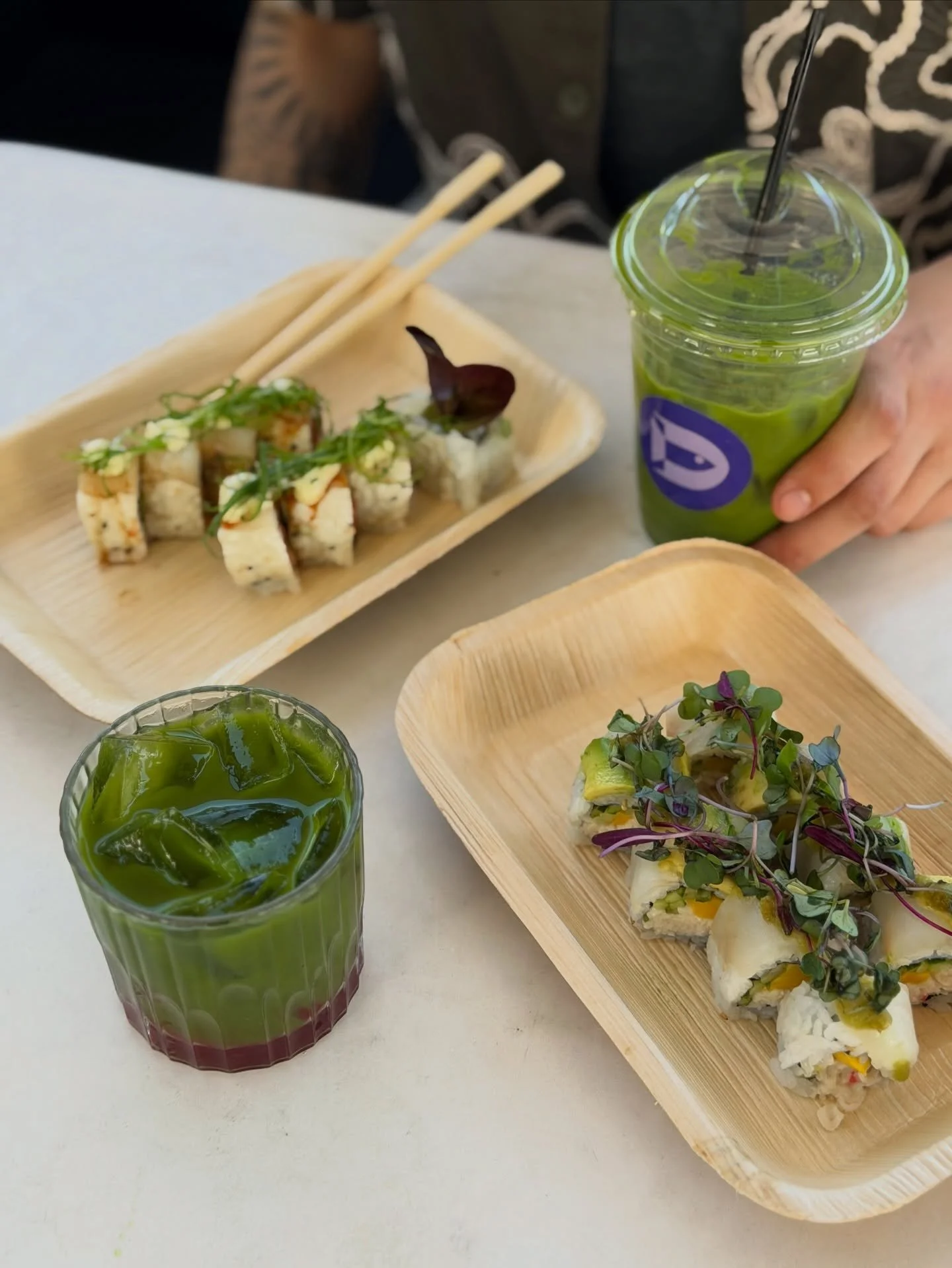 It&rsquo;s a patio kind of day! 🌤️ Grab your besties and let&rsquo;s hang out! ☺️

P.s Have you tried the new yuzu vanilla matcha yet? 🍵