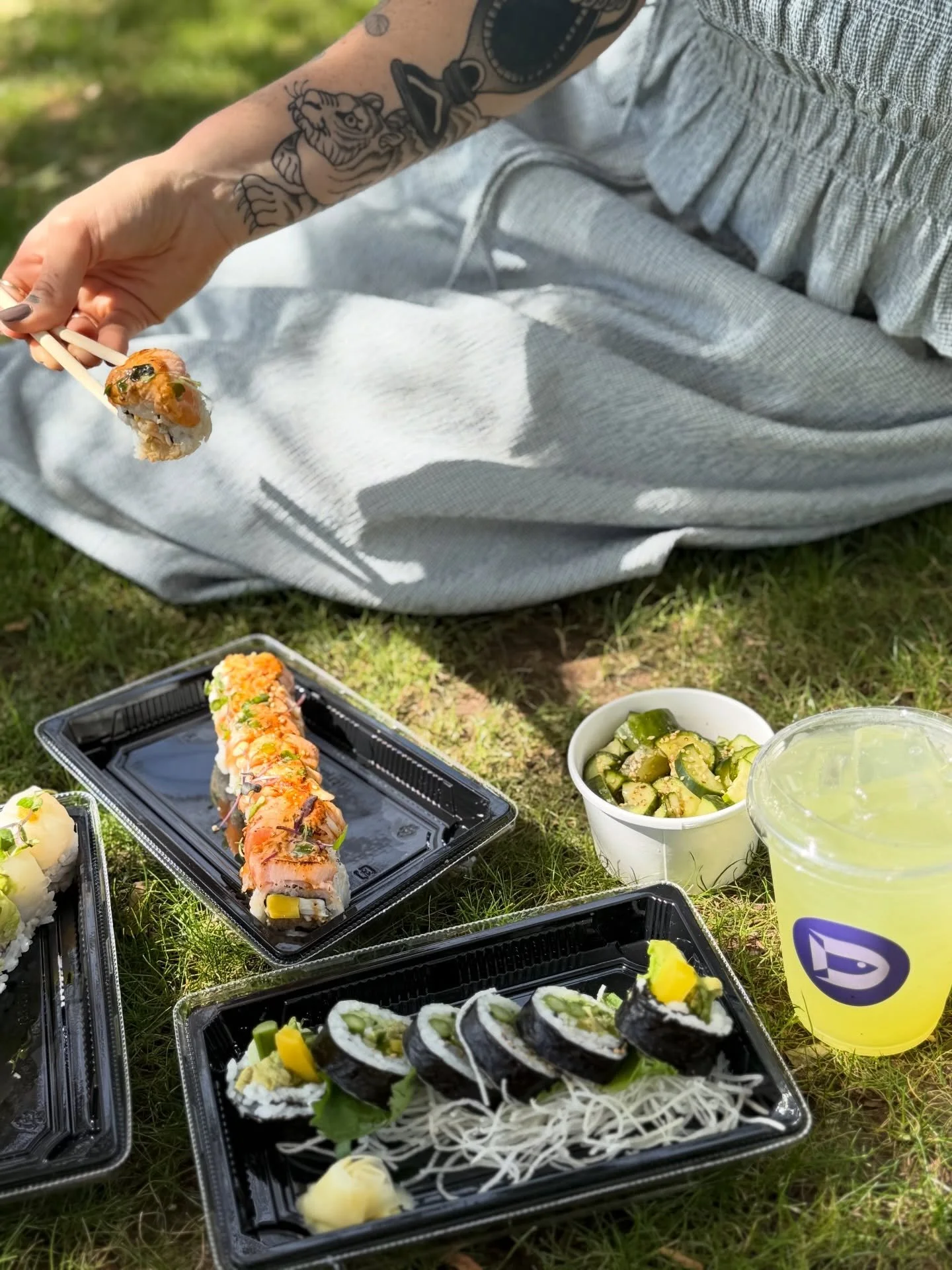 Your weekend plans&hellip;

📞Step one: Call up the girlies

🍣 Step two: Get sushi from minnow

💋 Step three: Yap!