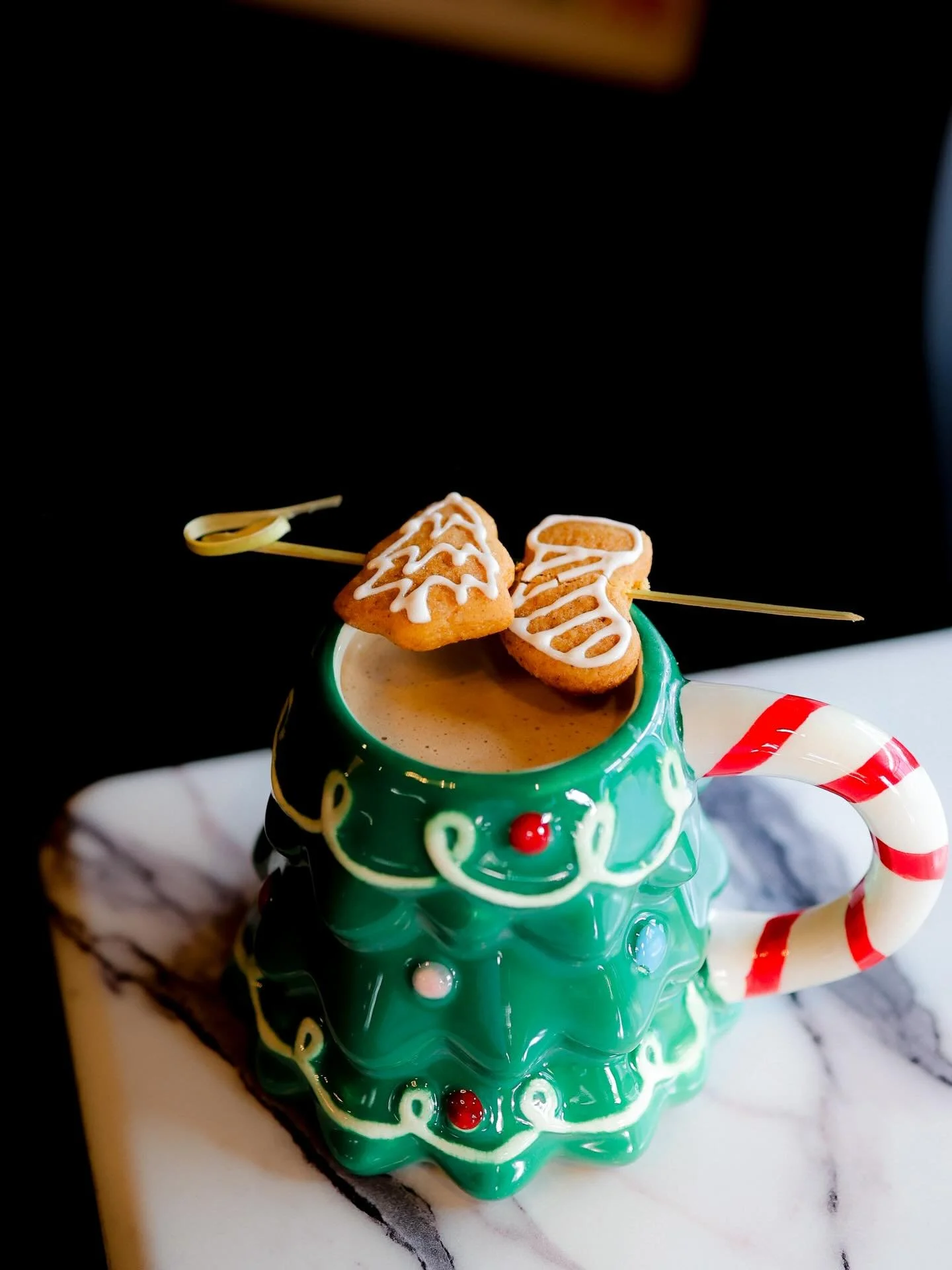 Unwrapping our holiday menu ✨
Pouring all December 🎄🥂

OPEN 4PM - CLOSE 

#makawaopublichouse #christmas #maui