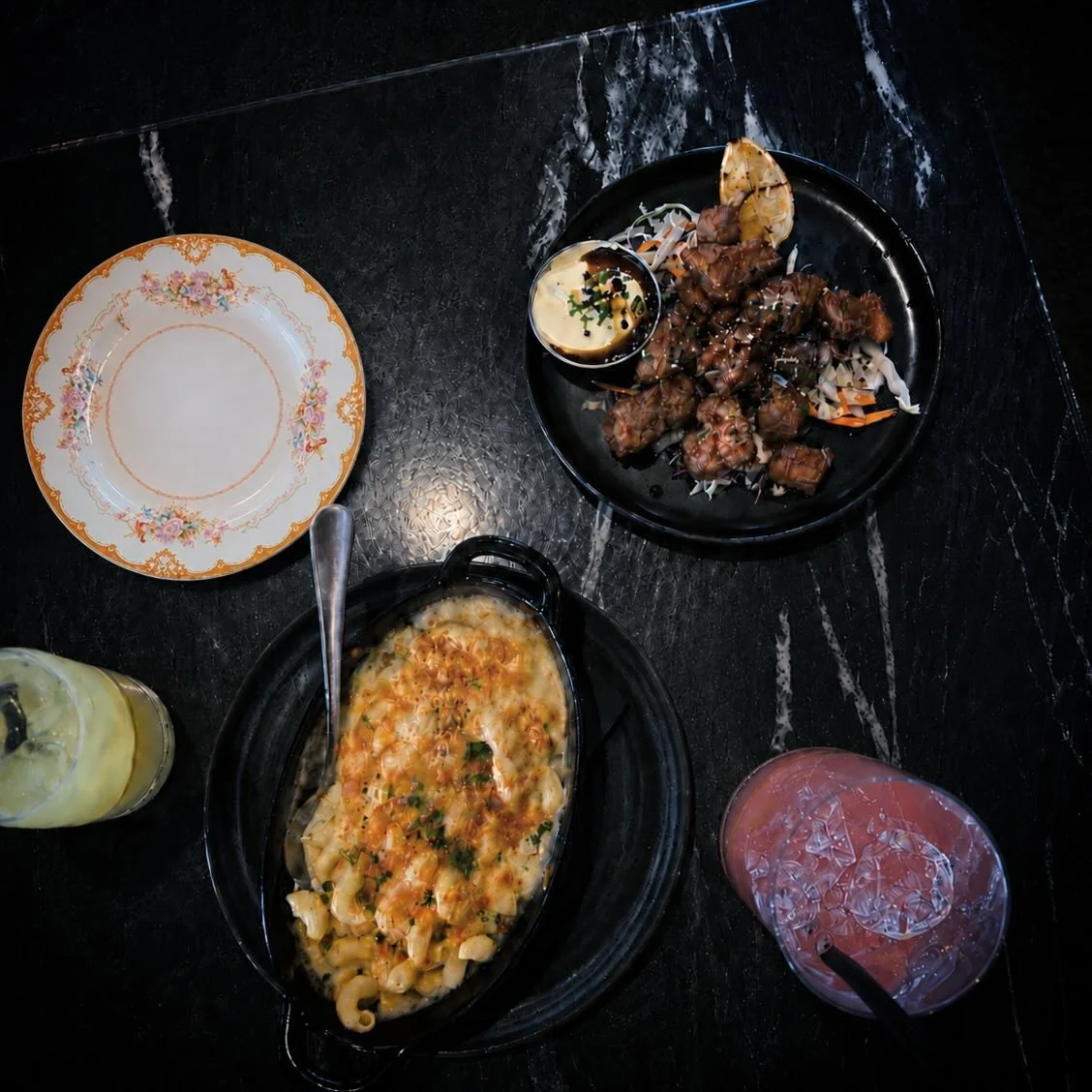 🥘 
COUNTRY COMFORT 
📸: @forkaroundandfindout808 

Sun-Thu 4-9pm Fri-Sat 4-10pm
House Happy Hour 4-6pm
Shop @publichouseprovisions

#MAKAWAOPUBLICHOUSE