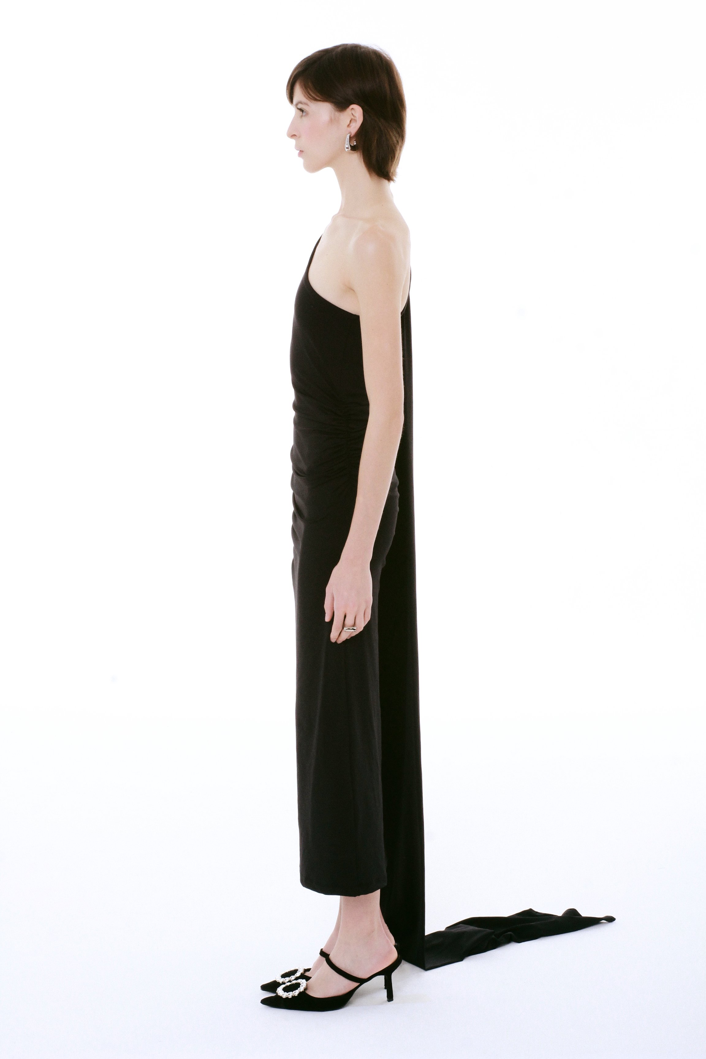06_VESTIDO ALÇA ÚNICA PRETO_LADO.jpg