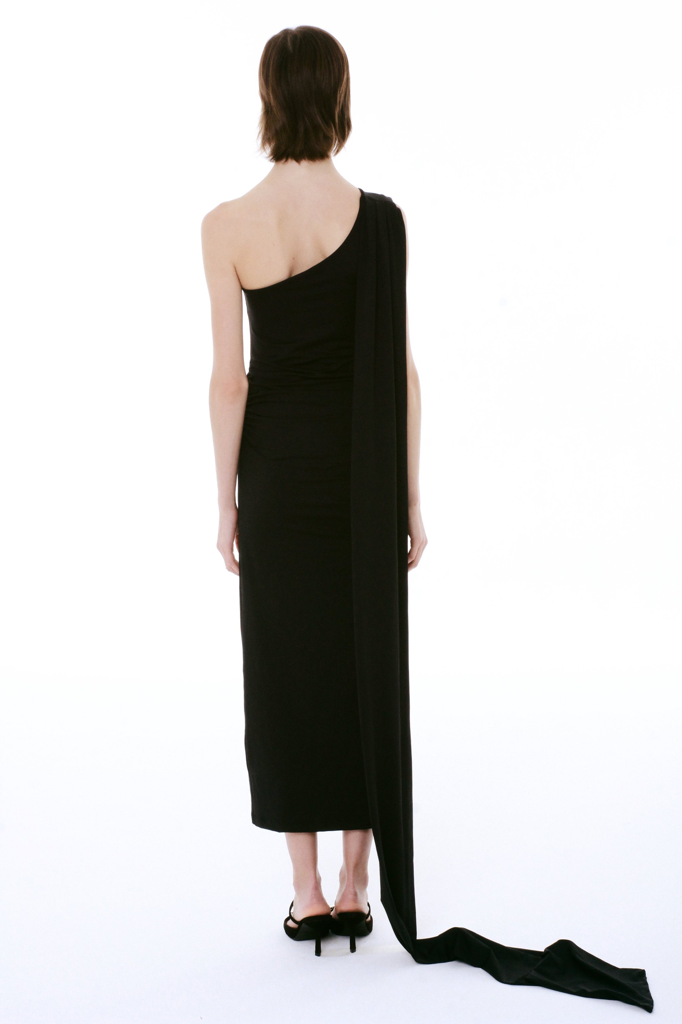 06_VESTIDO ALÇA ÚNICA PRETO_COSTAS.jpg