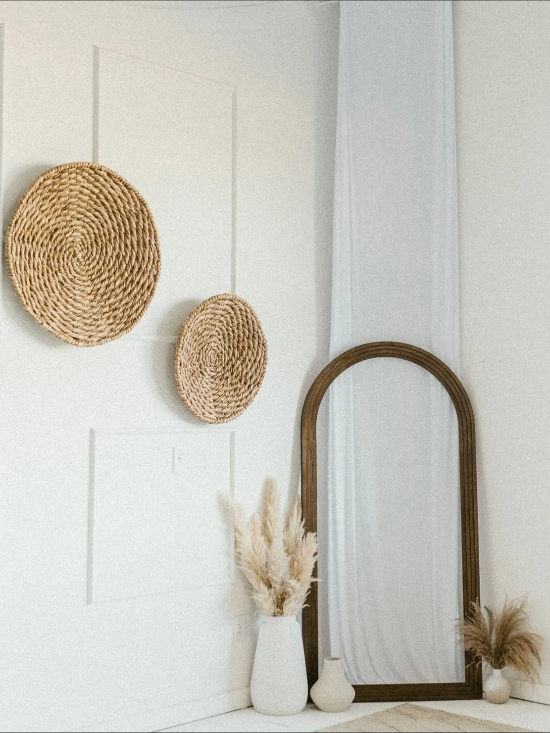 The non-holiday set. The Boho Arch. Available from October 22nd - December 31st. 
#ncphotography #myrtlebeachphotographer #washingtonncphotographer #wilmingtonncphotographer #wilmingtonncweddings #newbernnc #sneadsferrymc #greenvillenc #raleighnc