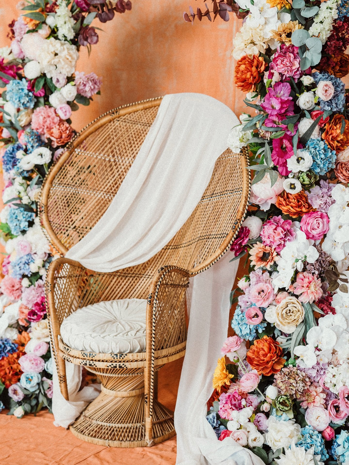 The Details 🌸

The Artisan Set Designed by @sfpsetdesign 

#wilmingtonncphotographer #camplejeunenorthcarolina #jacksonvillenc #jacksonvillencphotographer #richlandsnc