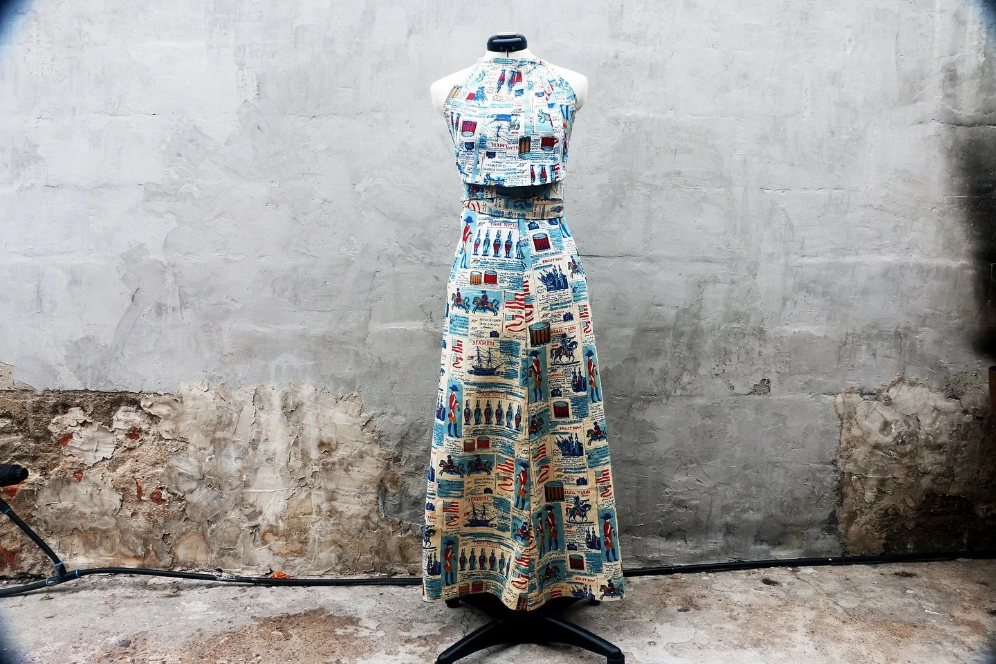 ✨ REVOLUTIONARY WAR PRINT TWO PIECE SET ✨

Here are some photos to scroll through. To get the overall vibe of the two piece outfit. 

Revolutionary War print two piece set. The skirt is an a-frame wrap skirt with a 2&rdquo; waistband. The extra long 