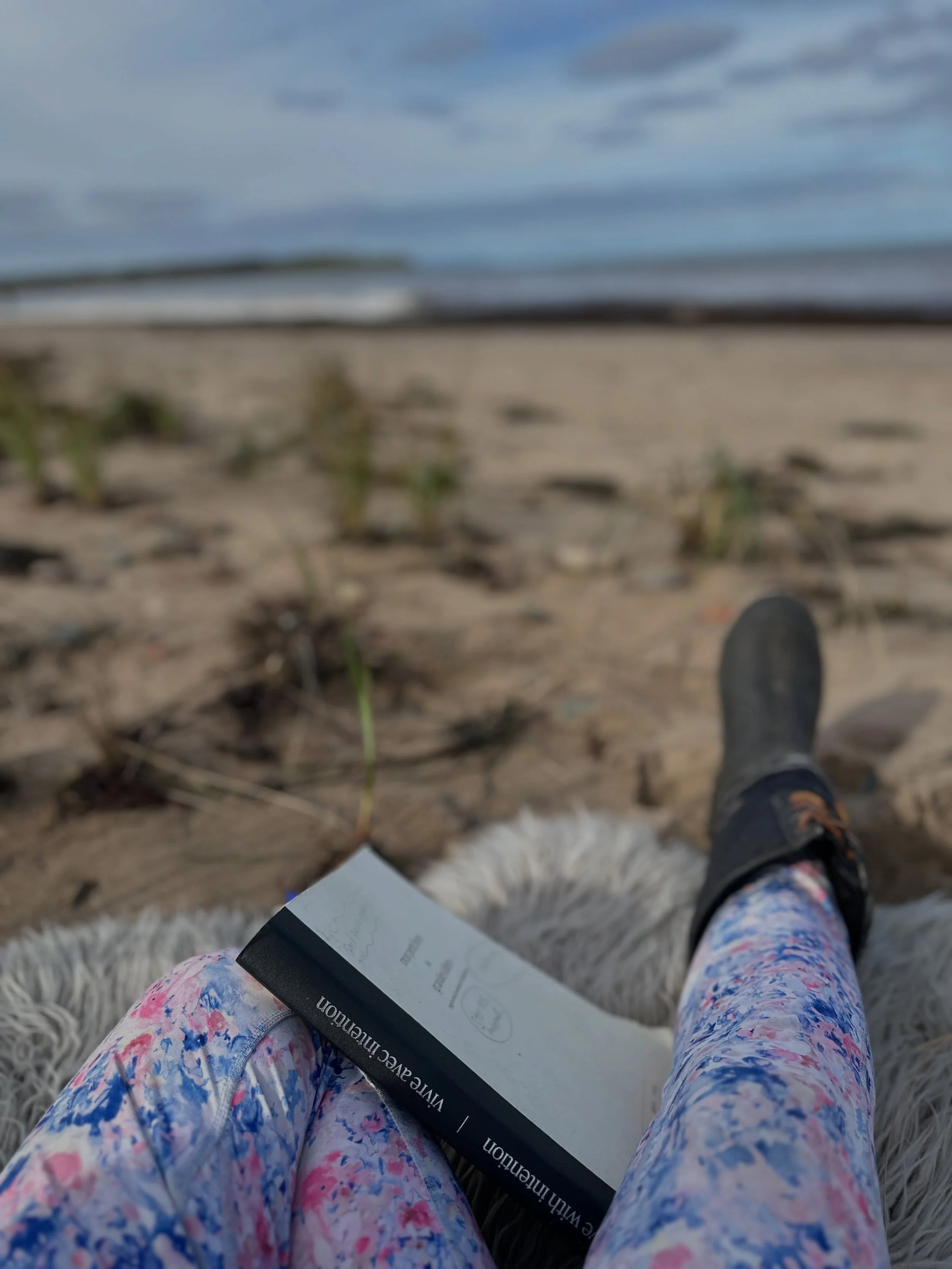 Perfect Day to Write Magic by the Sea!
🌊✨🌊
.
.
Not going to lie..Things are getting juicy! I will share more soon. 
Xo 
Karen 
#novascotia #home #rest