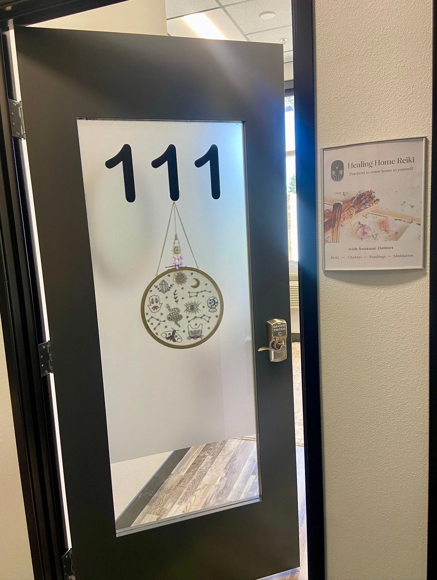 First week workin’ and not movin’!! Thanks for everyone’s support π Stay tuned lovelies— I’ll be posting about an opening party in Nov and opening-my-doors discount soon.