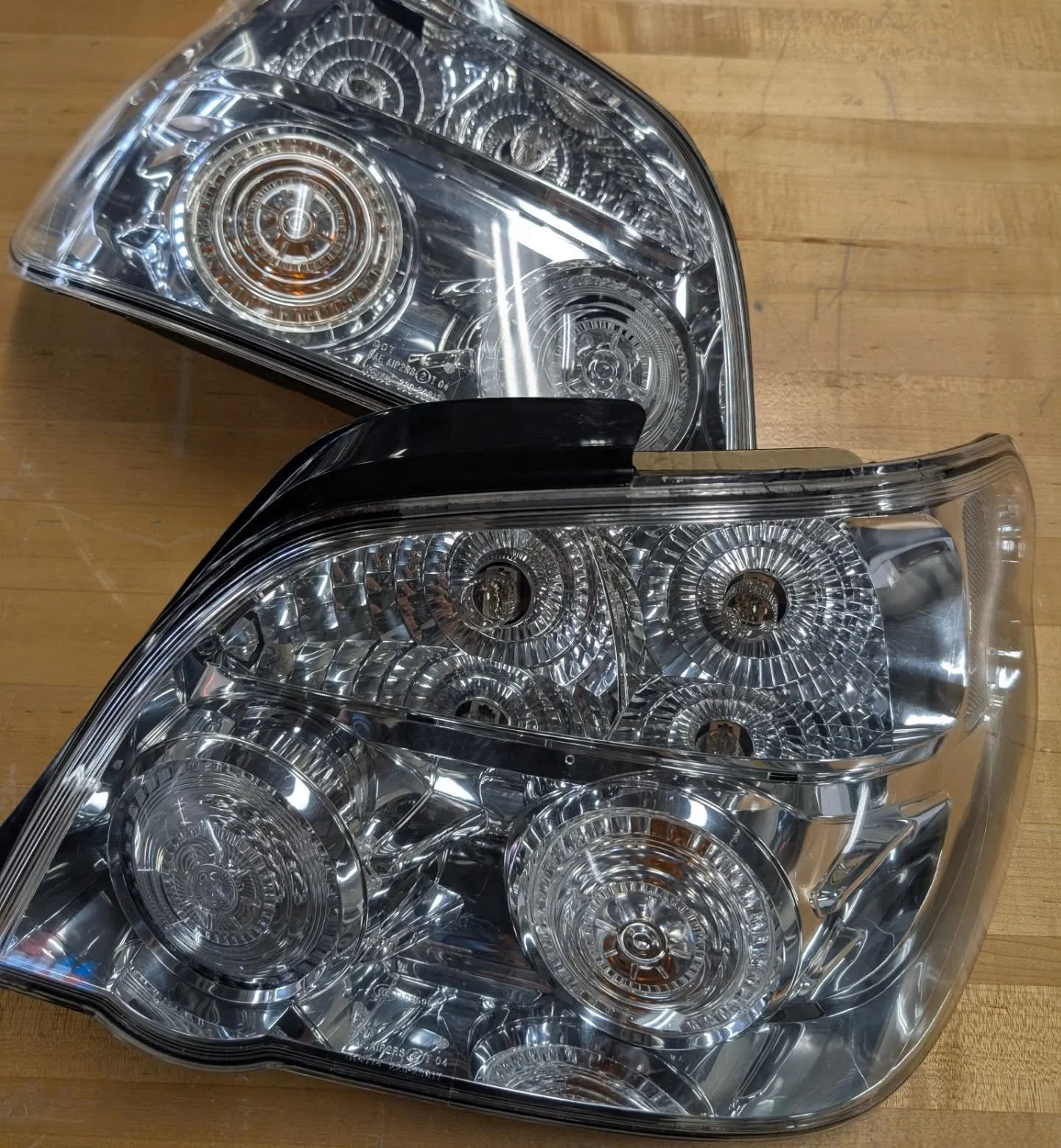 The little details are what set you apart
.
.
.
Set of clears with brand new gaskets and custom wiring for @nhtmre.sti 

#distinguishedlighting #wrx #sti #subaru #clears #lights