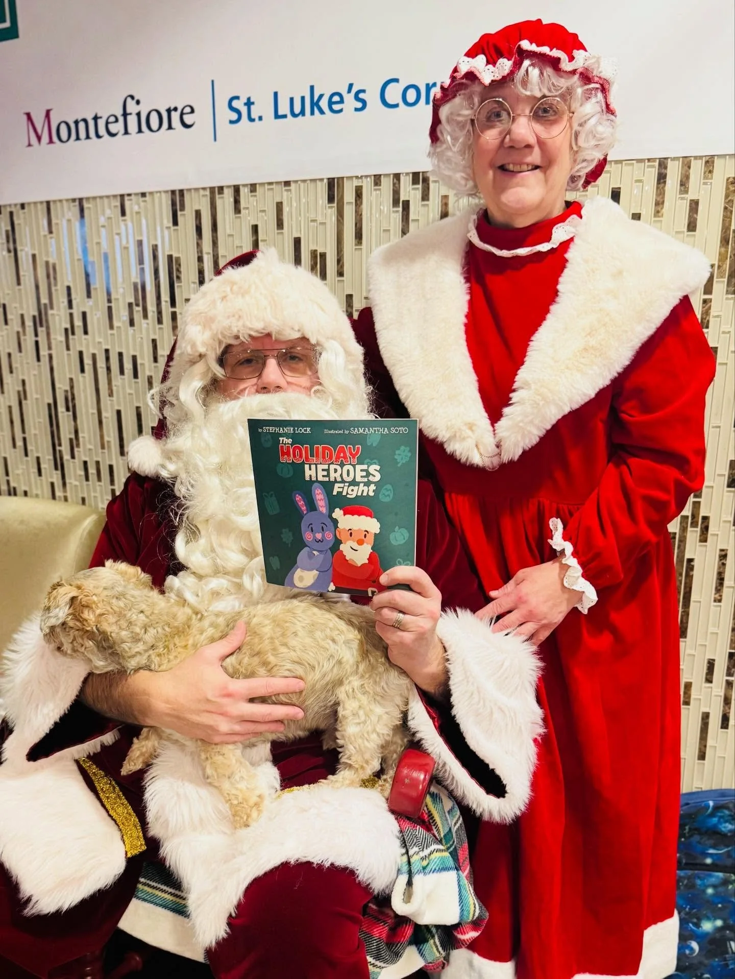 Santa was thrilled to endorse his newest holiday story this past week at an all day vendor fair event I participated in at our local hospital 🎅🏻😉 

I am no stranger to this place as over the years we have found ourselves back here for a full circl