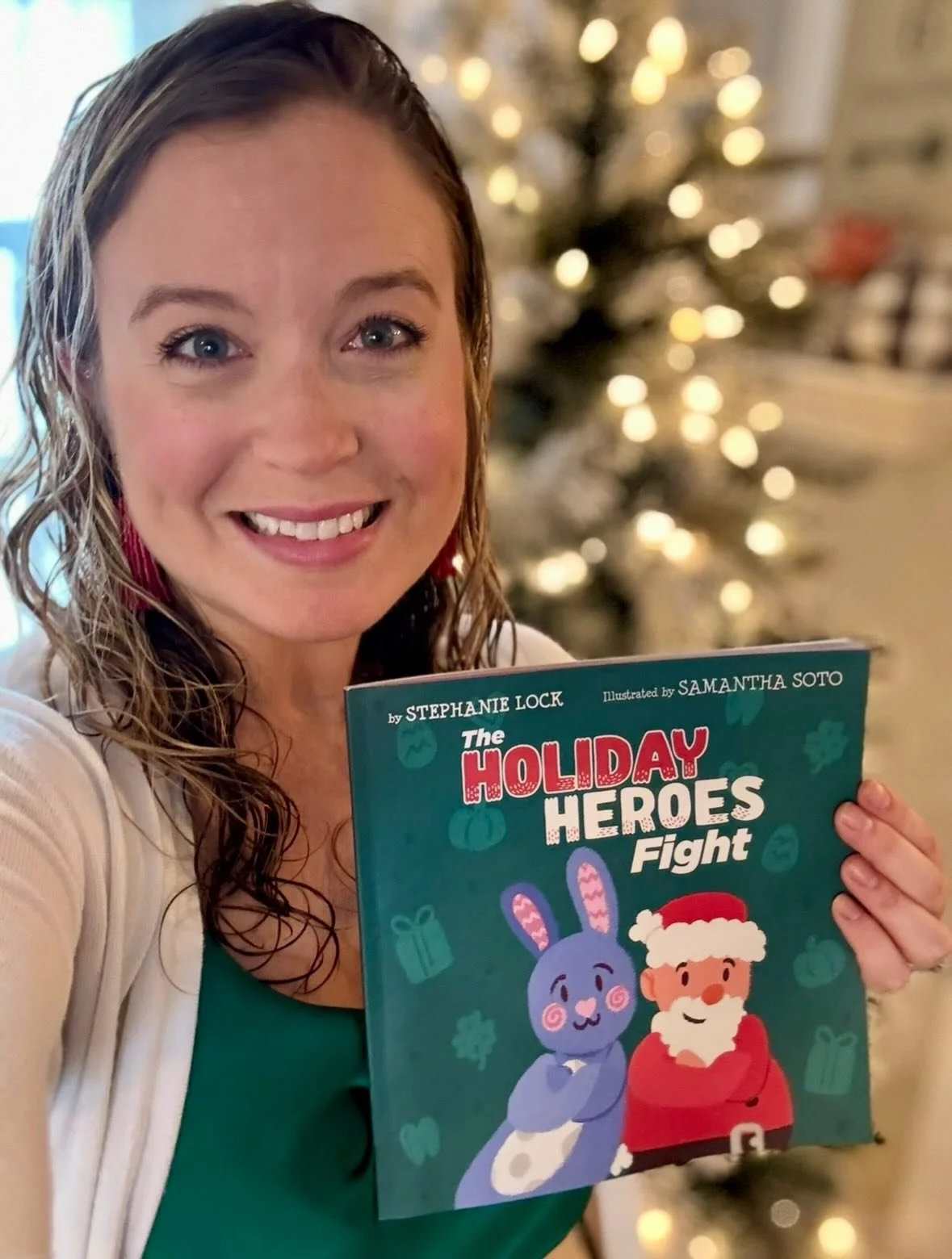 Around this time last year I was getting ready to publish If Goldfish Were Bluebirds and ironically this very same time (next to the very same tree, wearing the very same top and earrings 😂) I get to debut my second story ❤️The Holiday Heroes Fight 