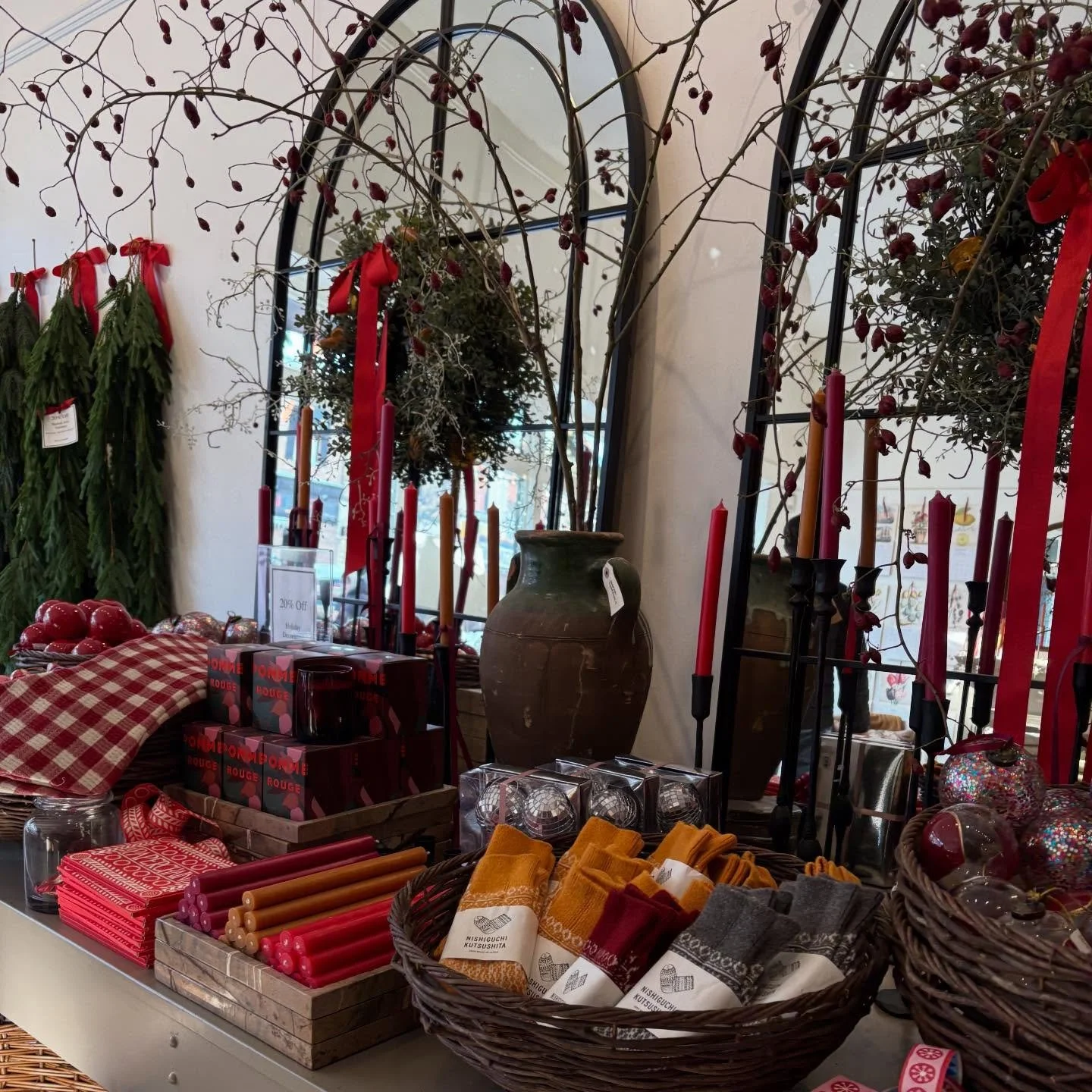 And just like that, it&rsquo;s already Christmas Eve. We&rsquo;ve been soaking up the magic all month long while continuing to source, design, and provide for our wonderful clients.
We are so grateful for your continued support and for following alon