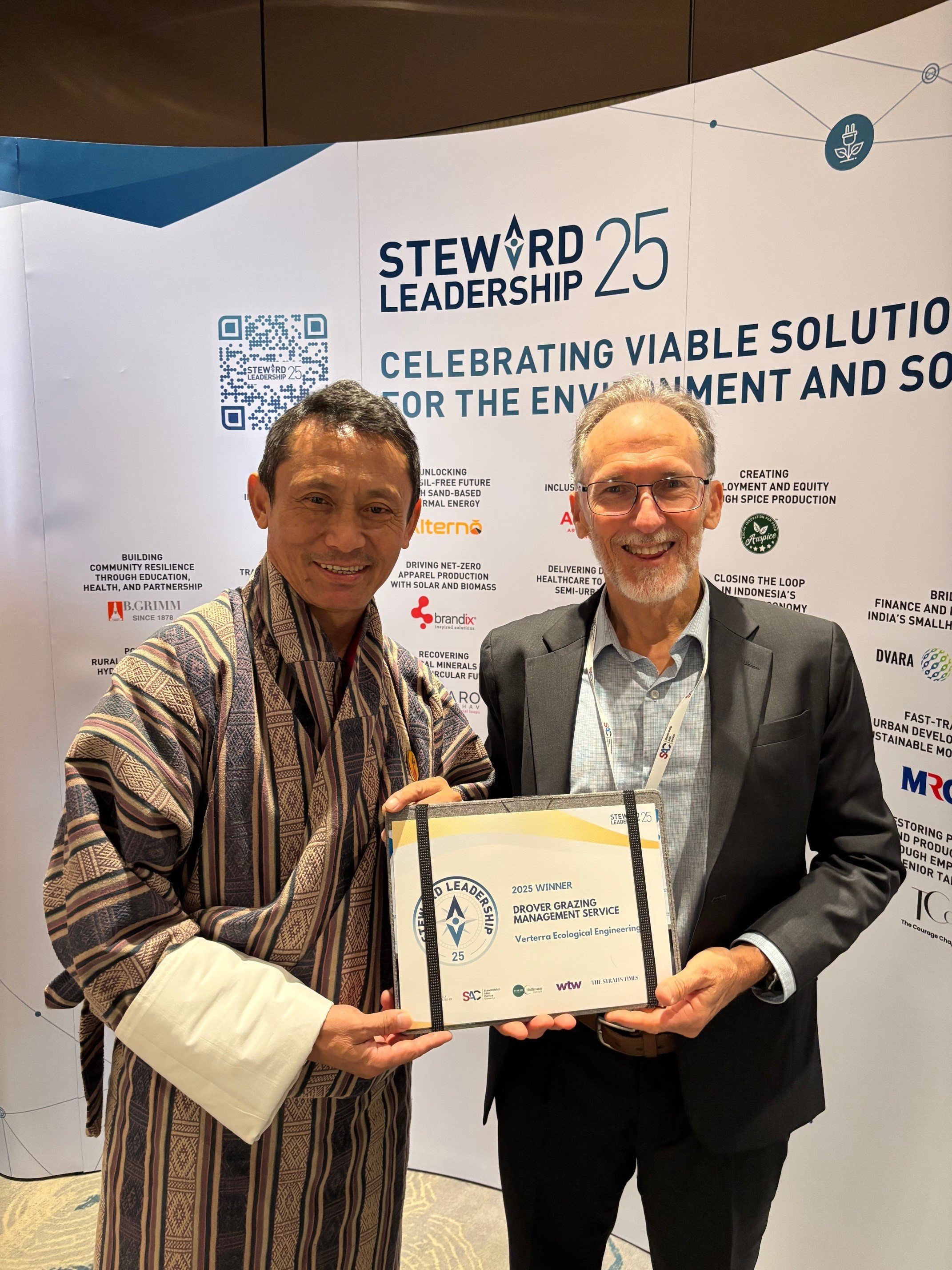 Verterra Founder Dr Glenn Dale accepting the award