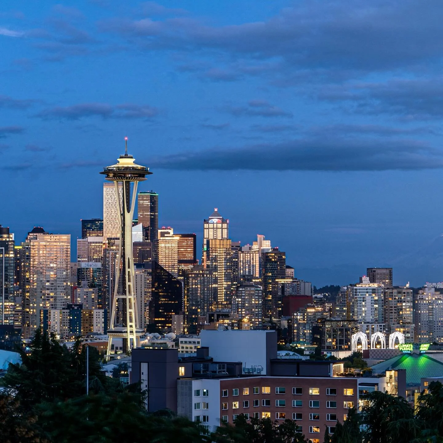 Landscape photos, the natural blessing of being surrounded by ocean and mountains, Seattle 2025. 

Seattle has always been a very special city, and I give most of its magic to the geological position it was built on. Coexisting with the Puget Sound a