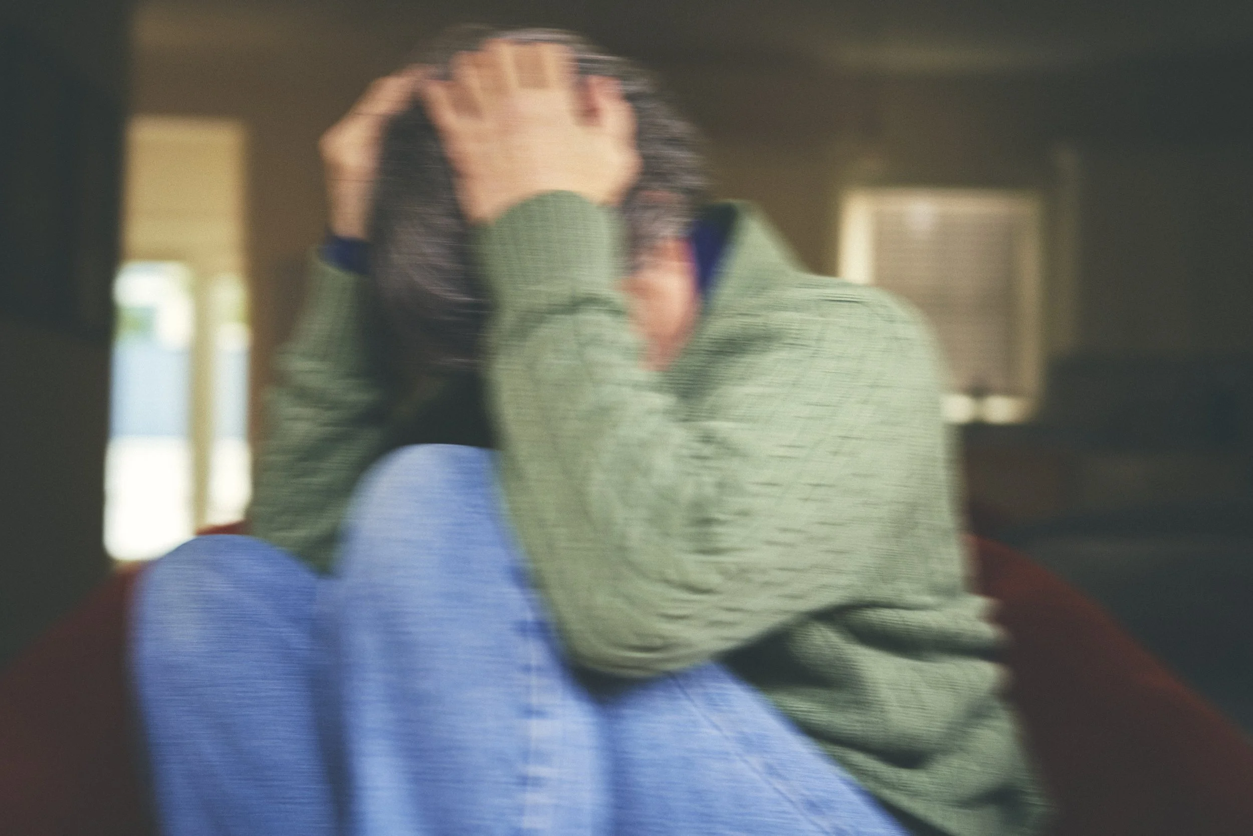 living-with-chronic-illness-frustrated-overwhelmed-woman-with-mecfs