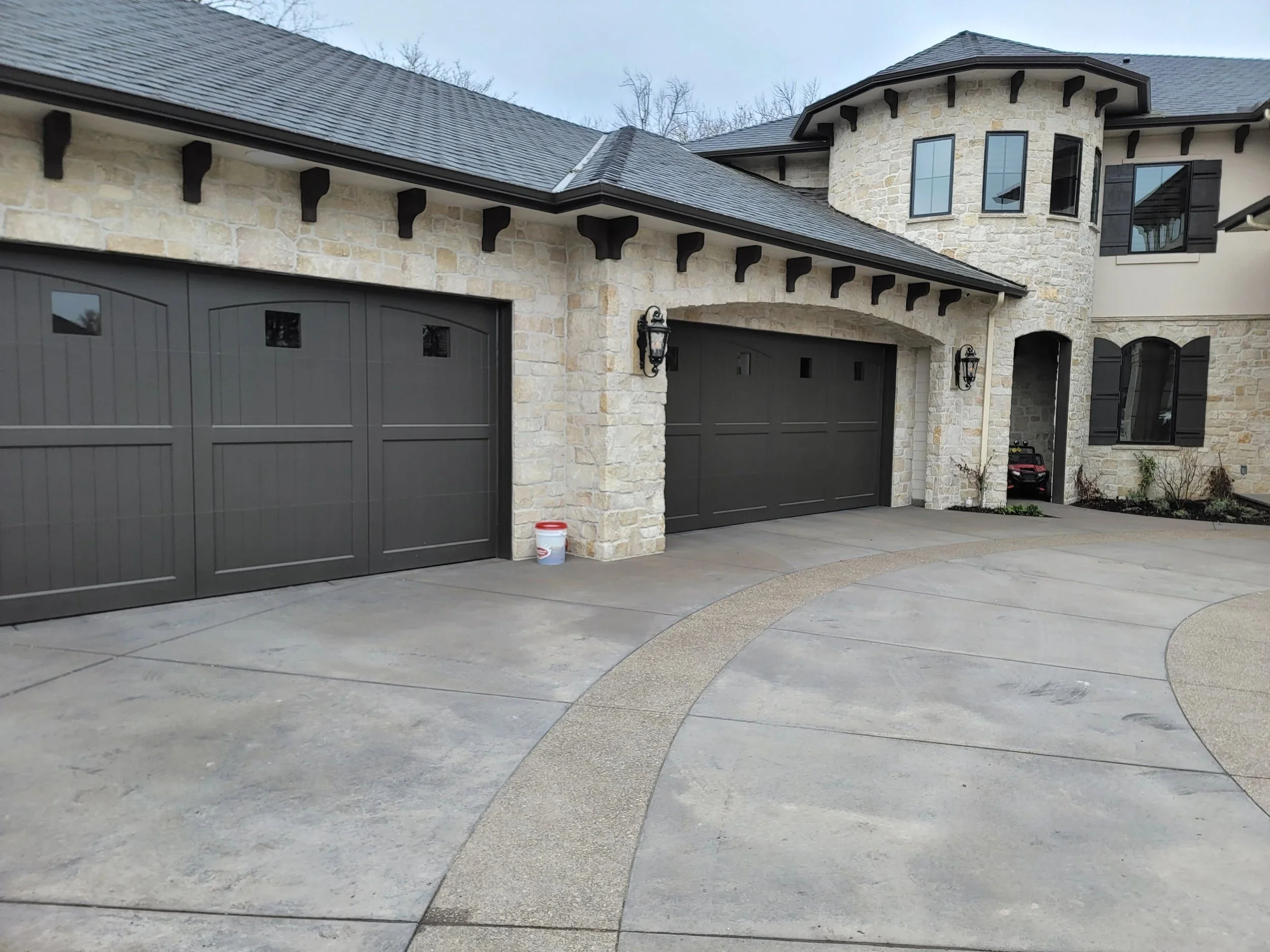 Installation of Tuscan Farmhouse thin stone with a white mortar over grout 