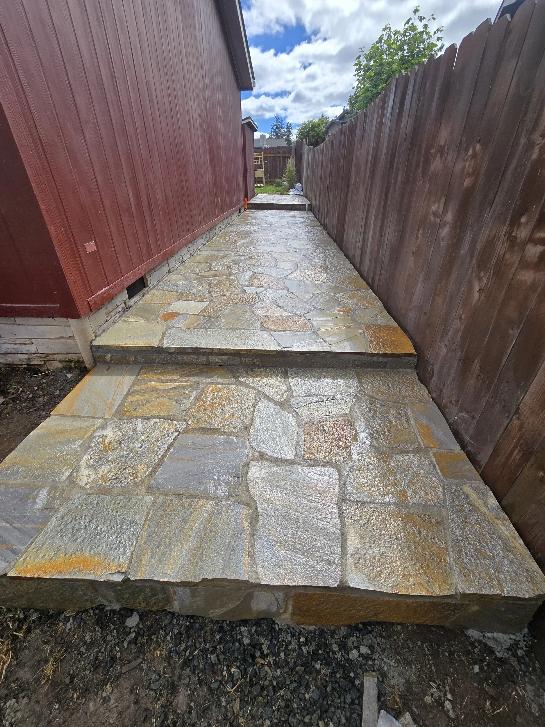 Finished Sunset Gold flagstone walkway in Springfield, Oregon