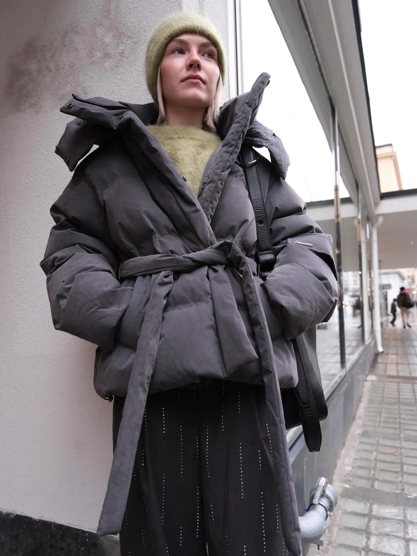 Deiligste jakken &aring; pakke seg inn i n&aring;🩶 @holzweiler