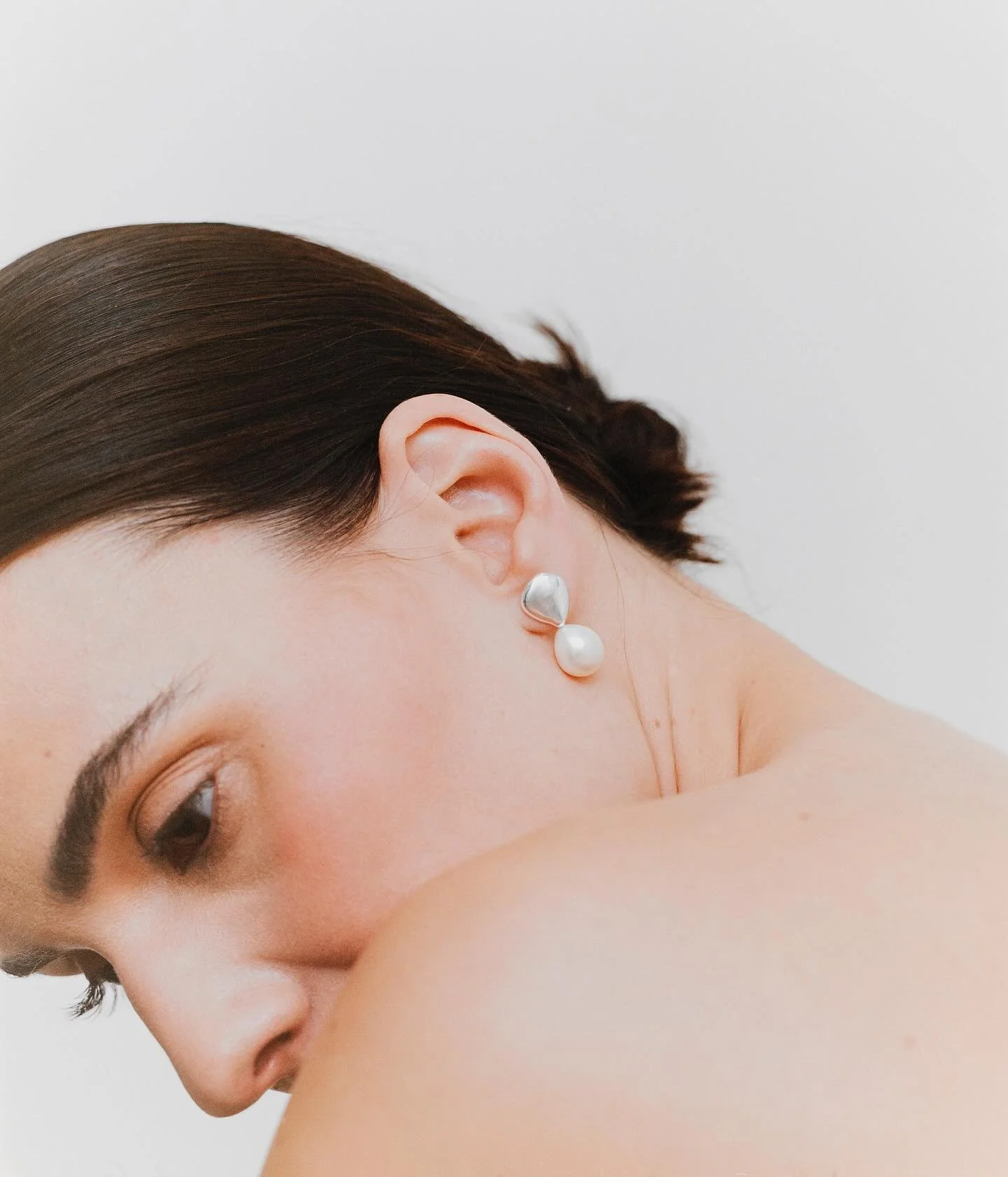 Vi gleder oss masse til i kveld🖤

Blir -20% p&aring; alle varer(unntatt Studio Bille), noe godt &aring; drikke og en fantastisk premie som alle handlende kunder er med i trekningen av! 

Lukker butikken kl 17, og &aring;pner igjen for lansering kl 1