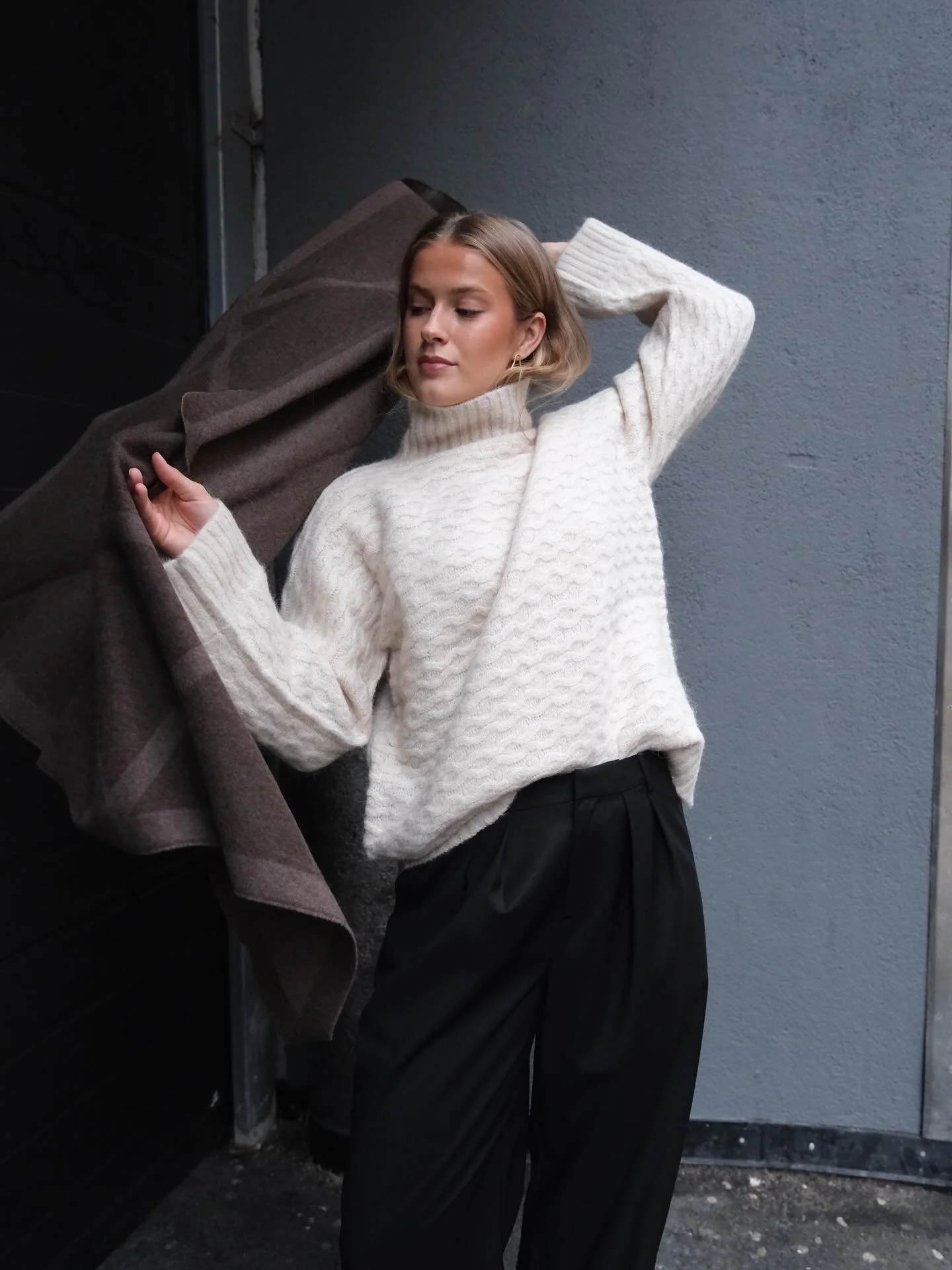 De nydeligste skjerfene finner du fra @envelope1976 🤎 finnes i mange deilige farger!