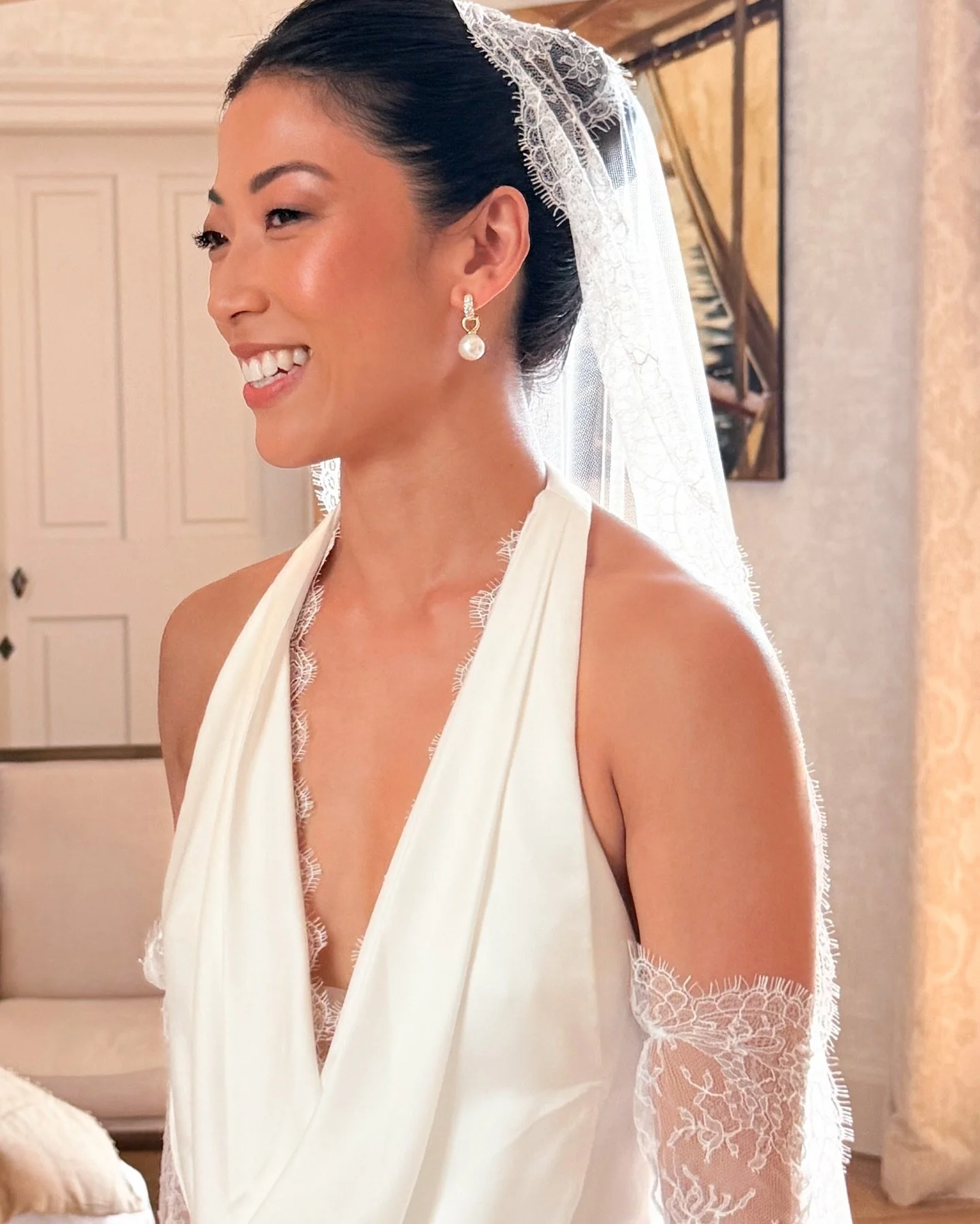 Jo 🤍🦋

Key products @violette_fr Mon Ch&eacute;ri lipstick @roseinc foundation @rhode blush in Piggy 

Planner @justine.significantothers 
Photographer @hanna.bursuk 
Dress @rimearodaky - incredible by the way 
Bride&rsquo;s hair and makeup @alexia