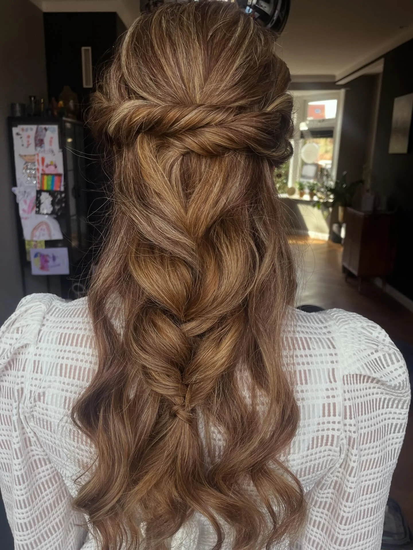 Do you share my weakness for flowy, braided looks? If so, here is a little inspiration for you that I created during a recent bridal trial session. 

#bridalbraids #bruidshaar #haarstylist #halfuphalfdownhairstyle #amsterdamwedding