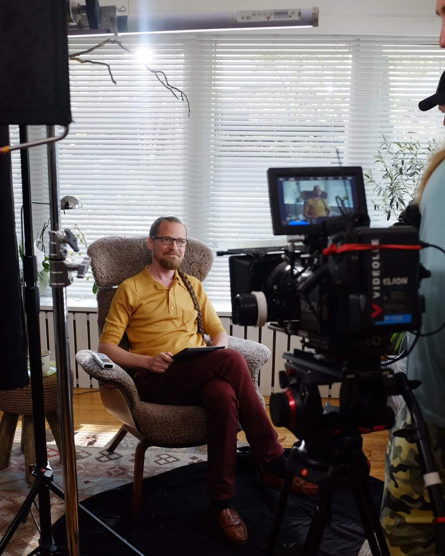 Toukokuu 2022 🌞 Mahtava kes&auml;n alotus takana. Viimeisess&auml; kuvassa muisto 10 vuoden takas. Min&auml; koulussa toukokuussa 2012! 

#videolle #cinematographer #setlife