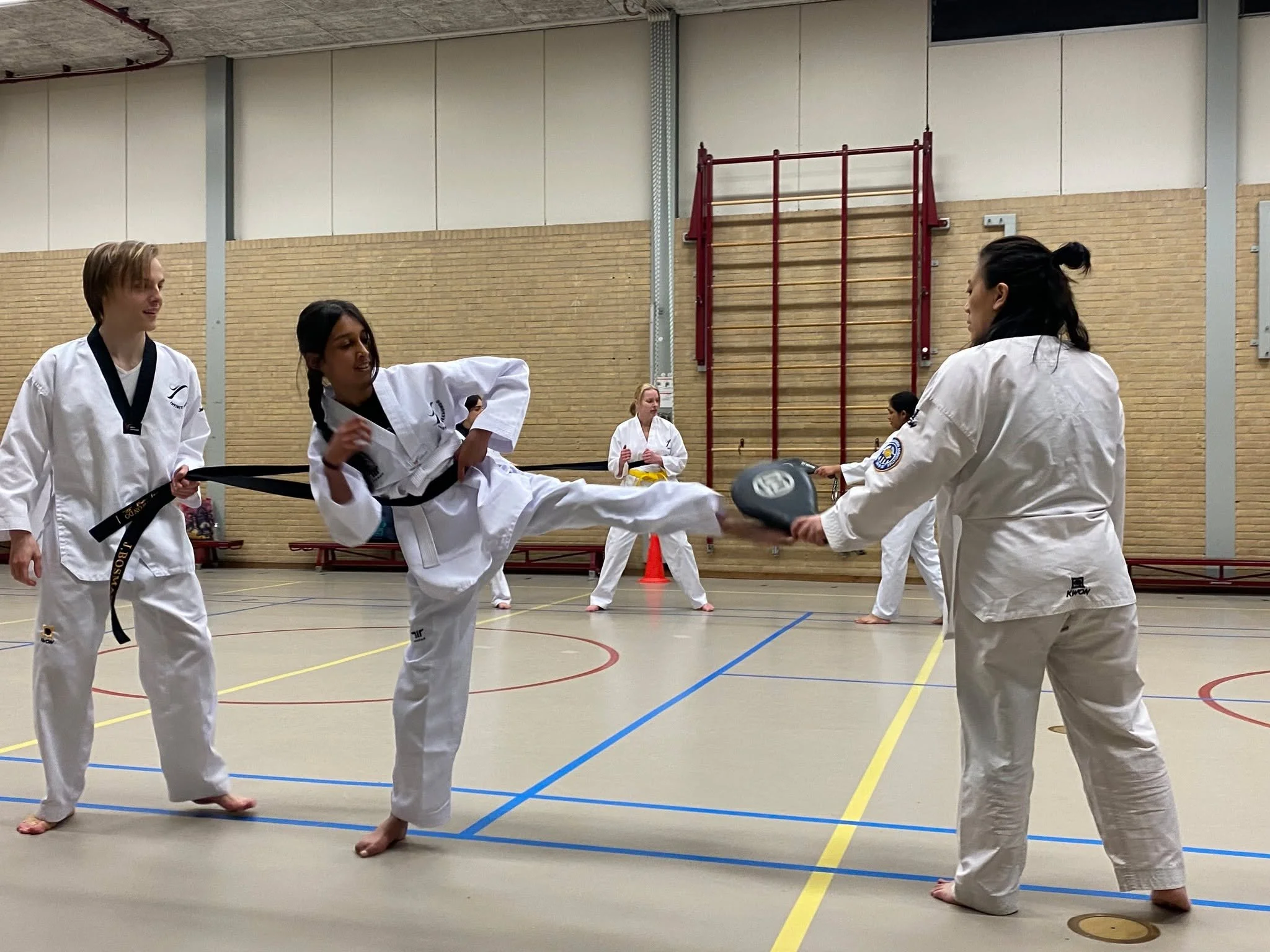 You might think training needs many equipment&hellip;

Partners &amp; creativity is our gear. We create our own Taekwondo-style workouts.
Effective, challenging, sweating a lot but always fun 😆 🏋️&zwj;♀️ 🍄 🌟

Come for our trial lesson: www.infini