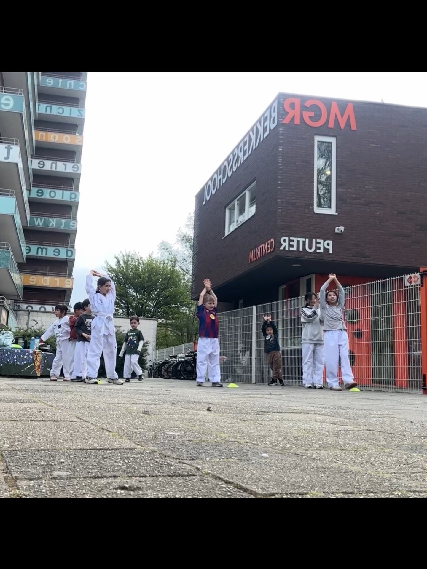 Nice weather for a outdoor session🌞

#taekwondo #delft #outdoorworkout #kinderen #infinititkd