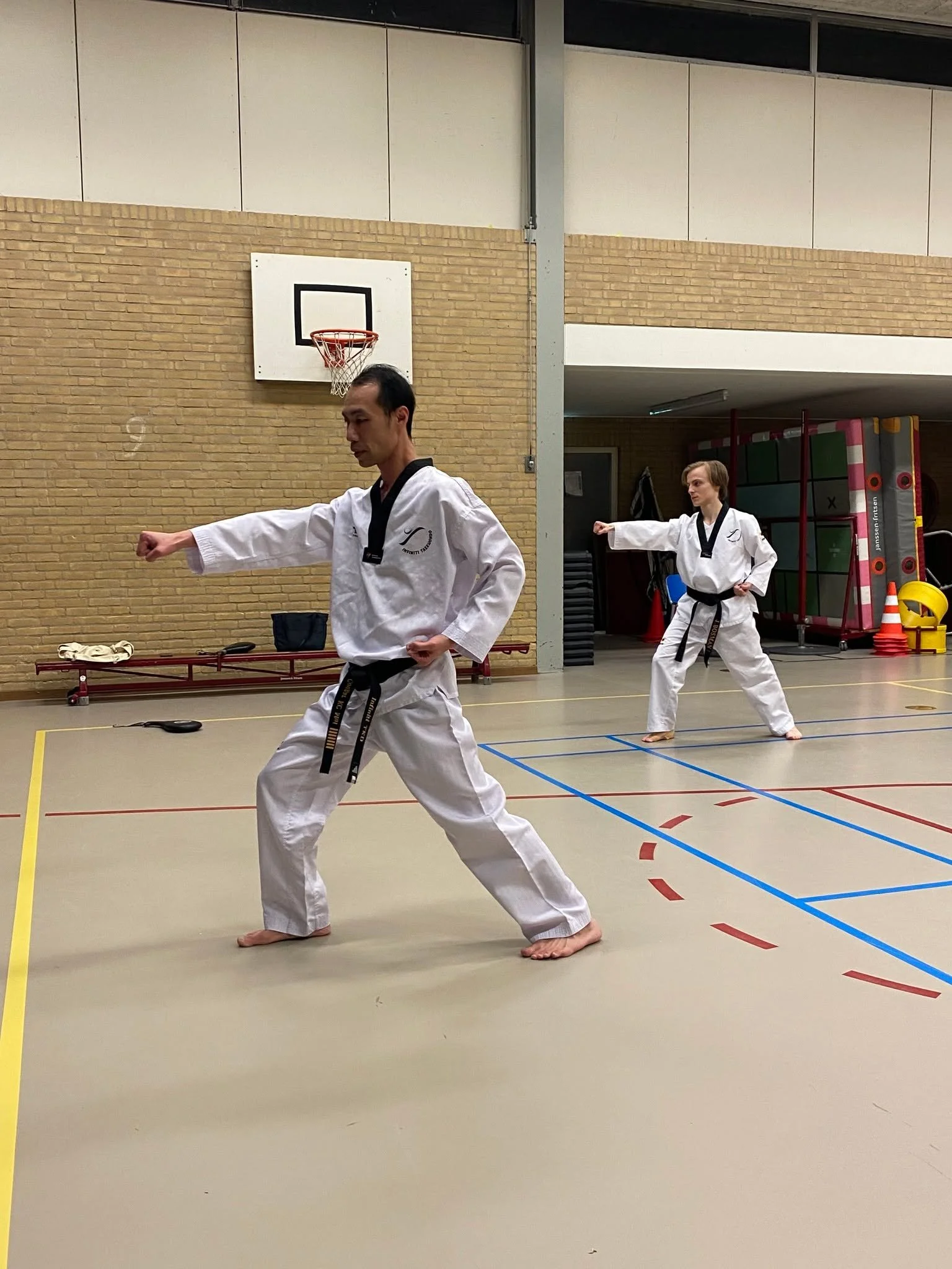 Back to basics, but make it sharp 

The lesson for middle punch👊: Go straight line and solid power.

#BasicsFirst #MiddlePunch #taekwondo #MartialArtsLife #practicemakesperfect