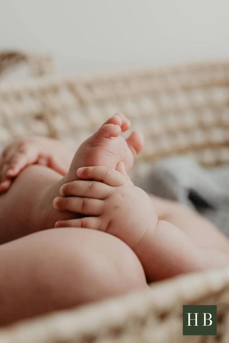 Expecting parents discussing feeding approach and partner involvement